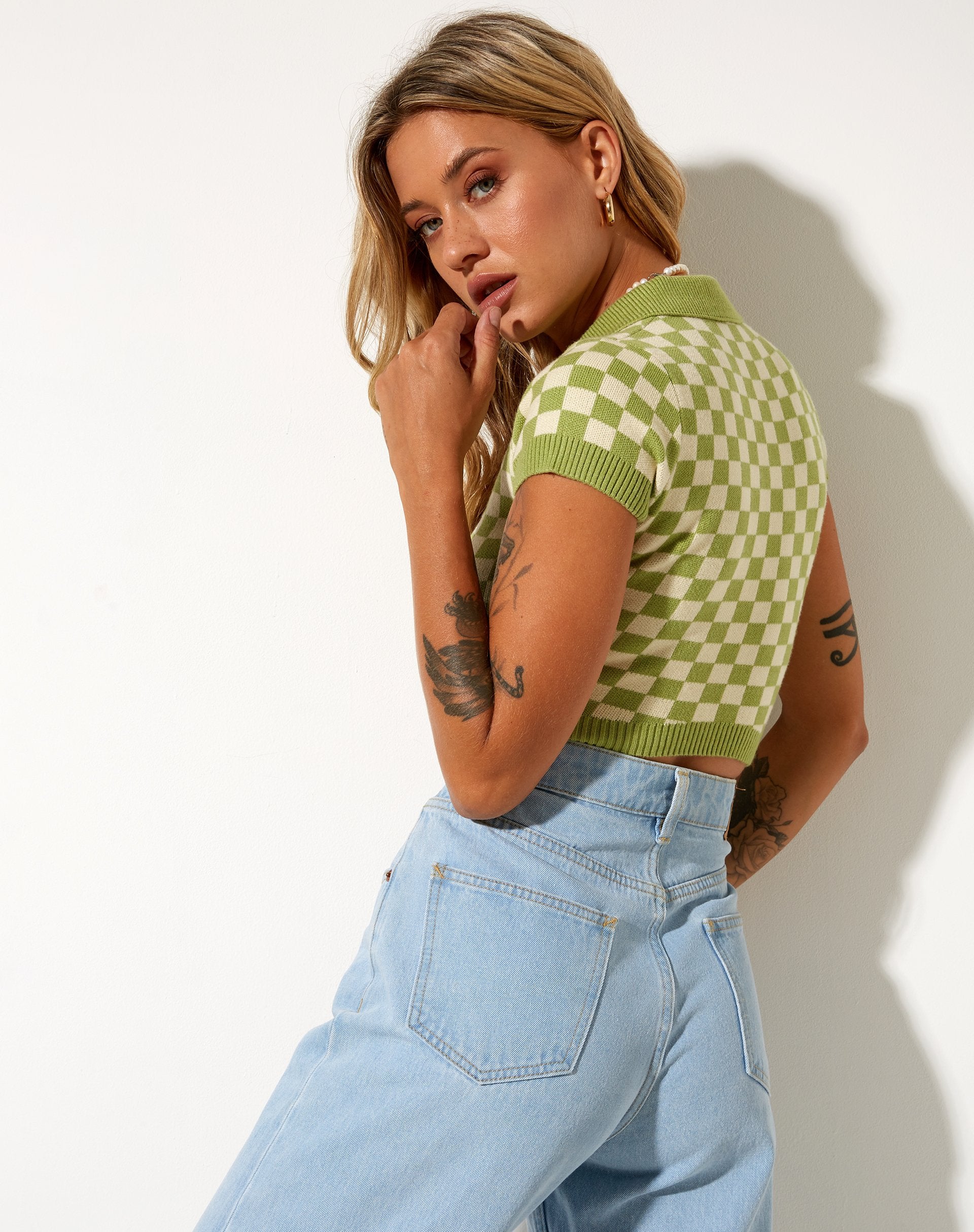 Image of Tamma Crop Top aus gehäkeltem Schachbrettmuster in Grün und Creme