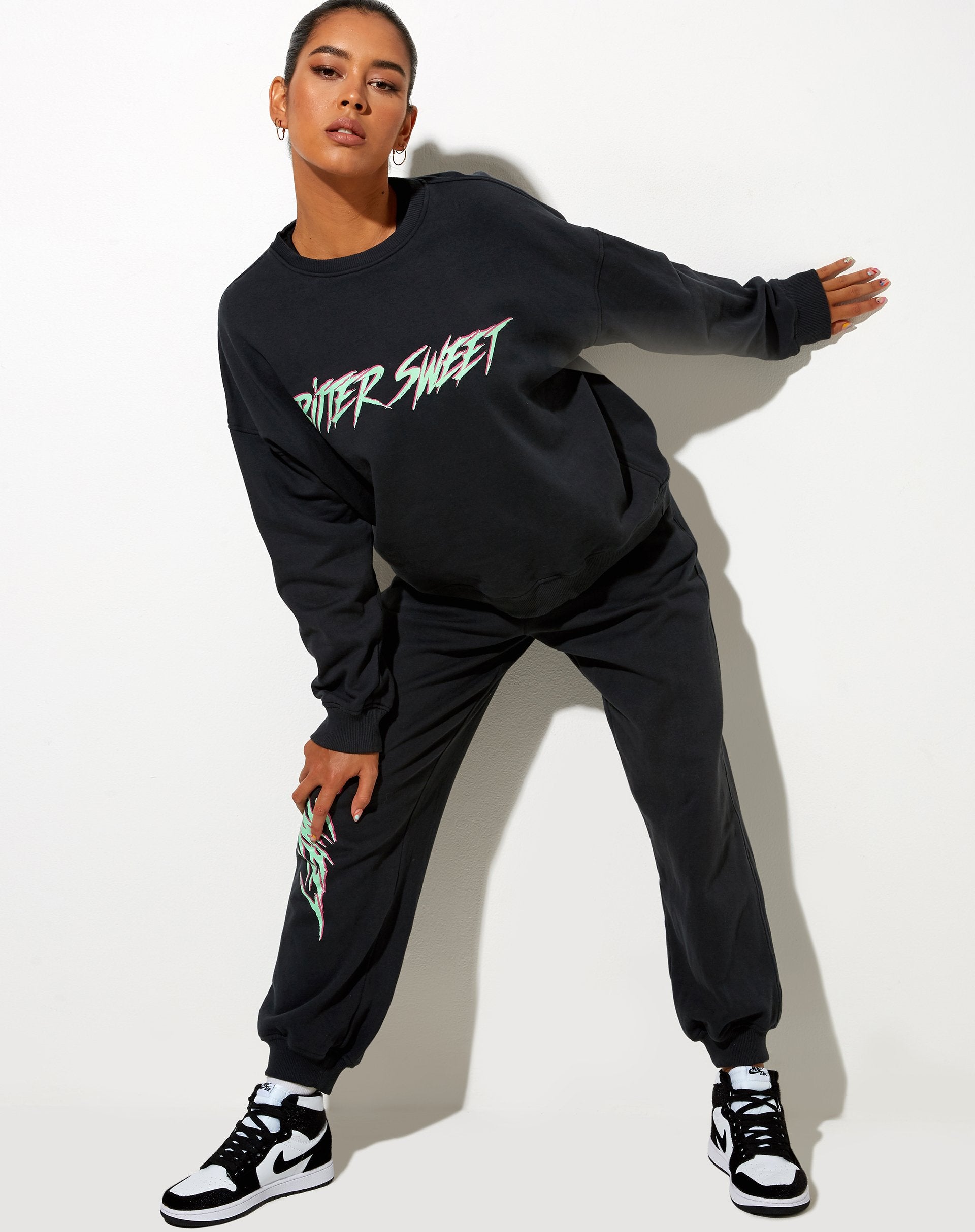 Image of Ted Sweatshirt in Vintage Schwarz Bittersweet