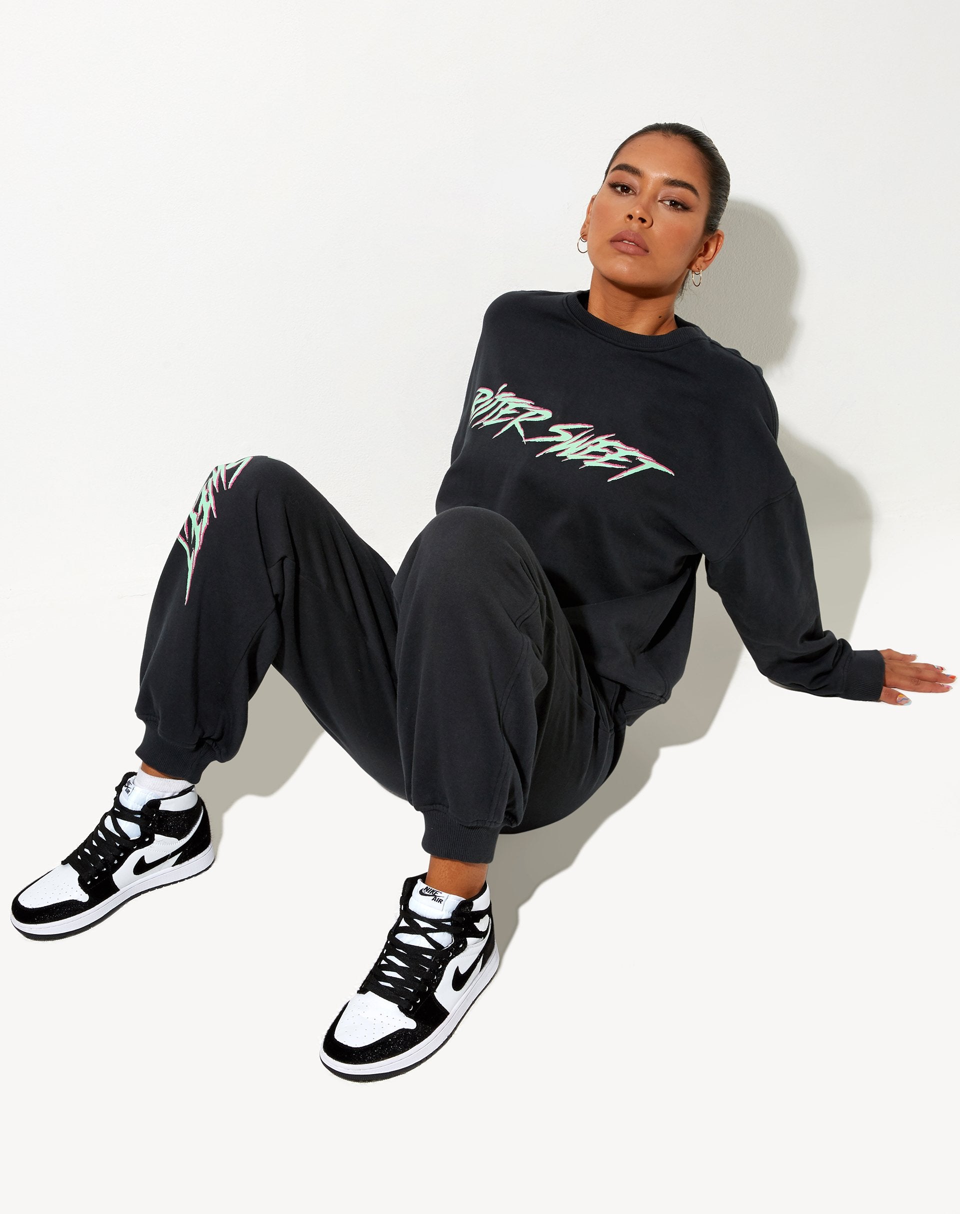 Image of Ted Sweatshirt in Vintage Schwarz Bittersweet