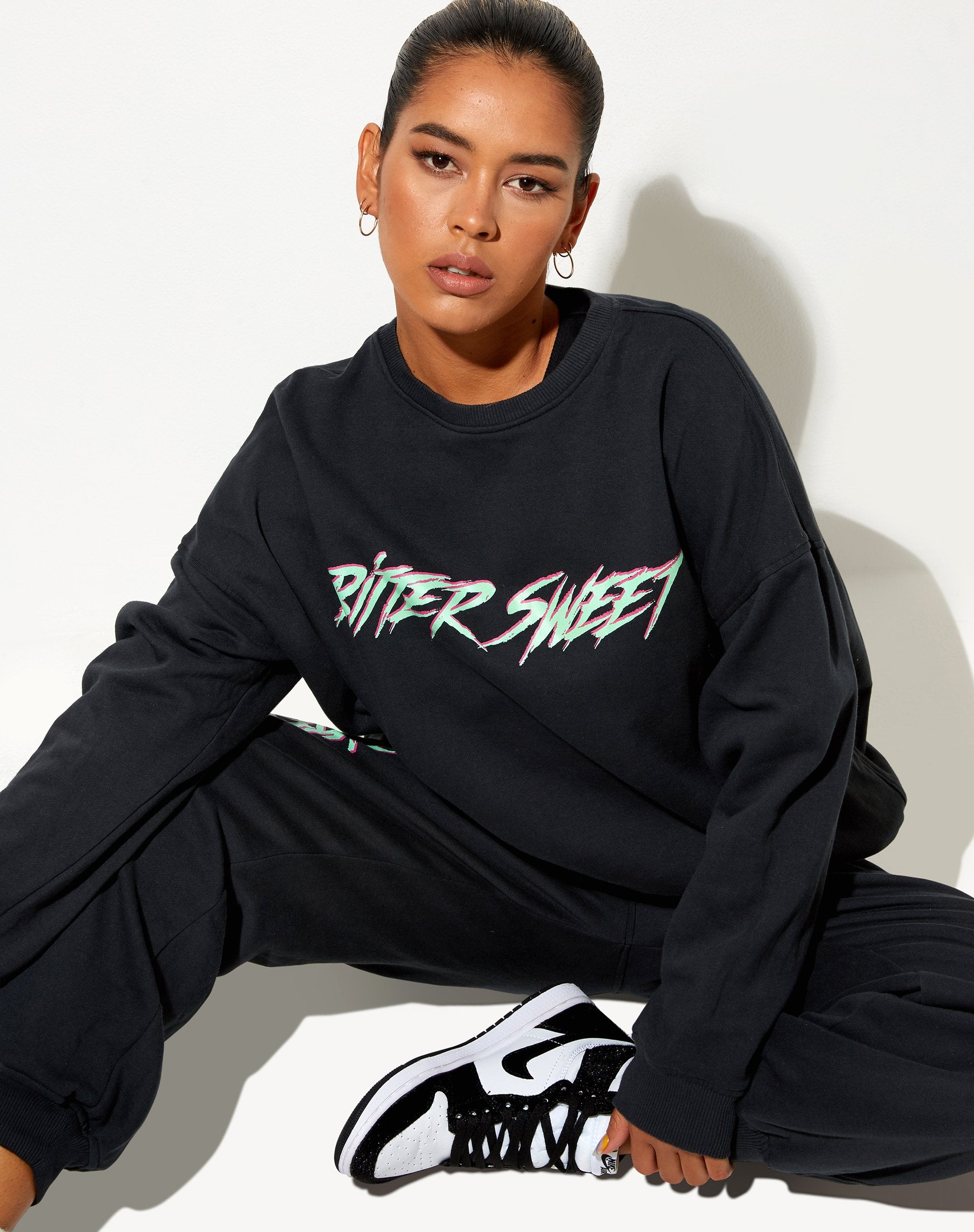 Image of Ted Sweatshirt in Vintage Schwarz Bittersweet