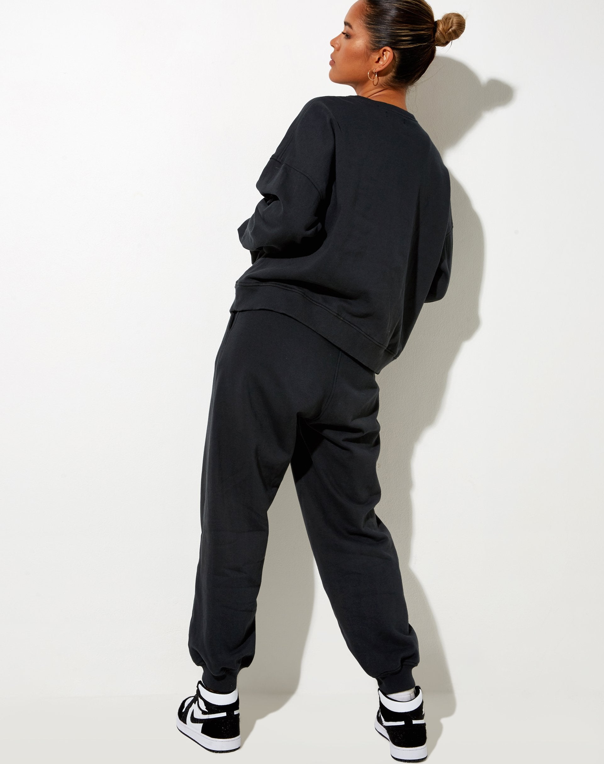 Image of Ted Sweatshirt in Vintage Schwarz Bittersweet