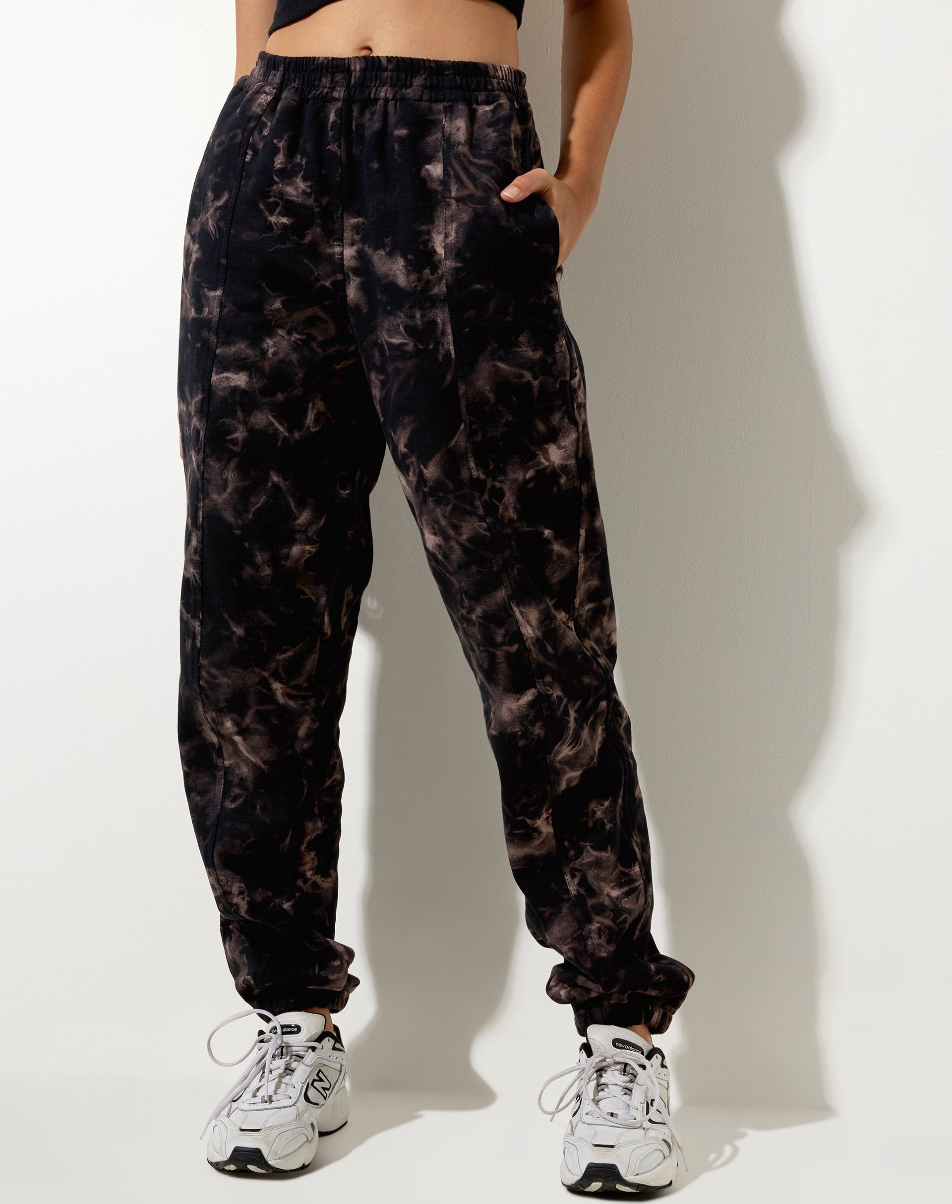 Bild von Bamal Jogger in Oil Smoke