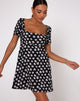 Bild von Thalia Babydoll Kleid in 90s Daisy Schwarz und Weiß