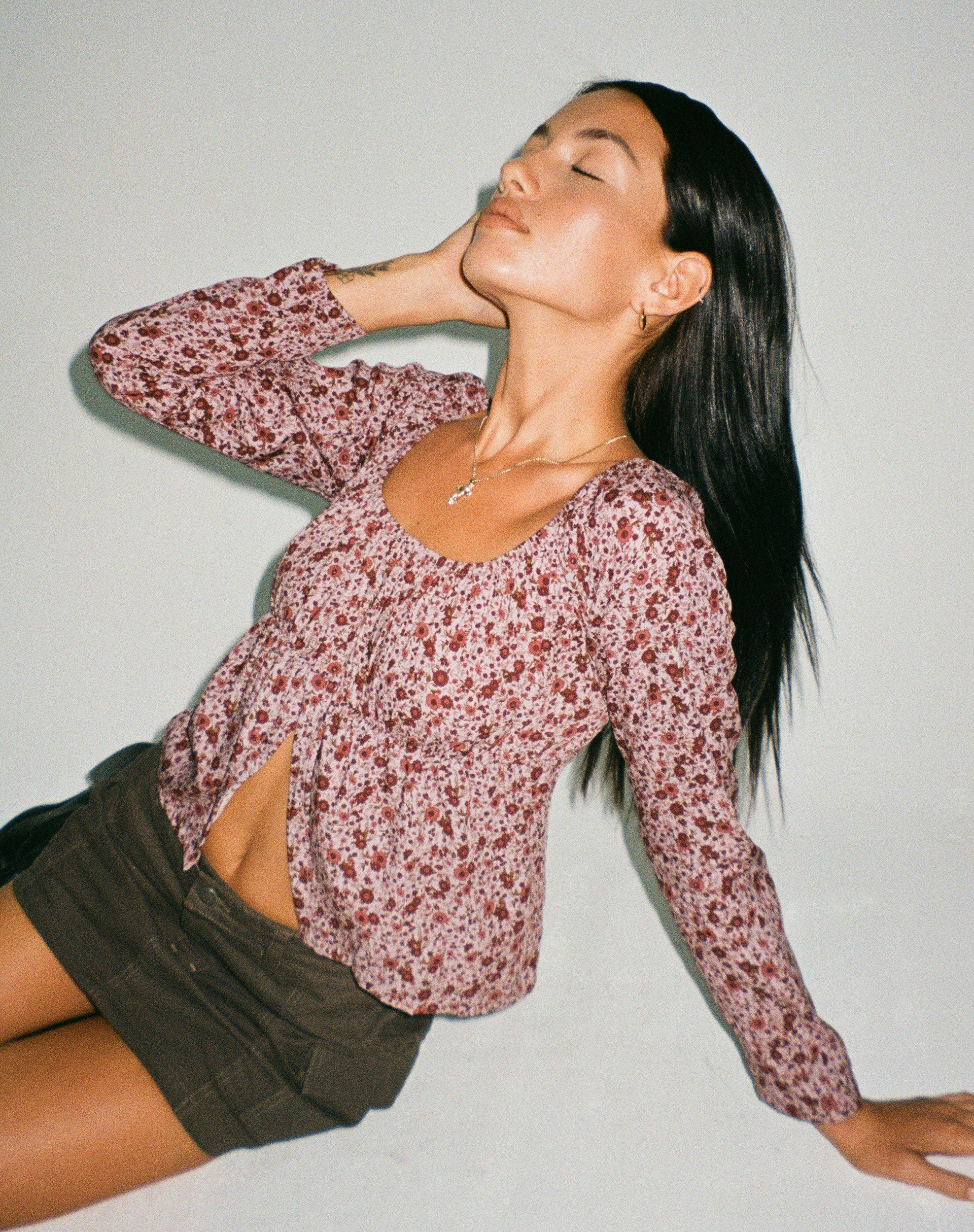 Bild von Thena Langarm-Top in 90's Floral Burgundy