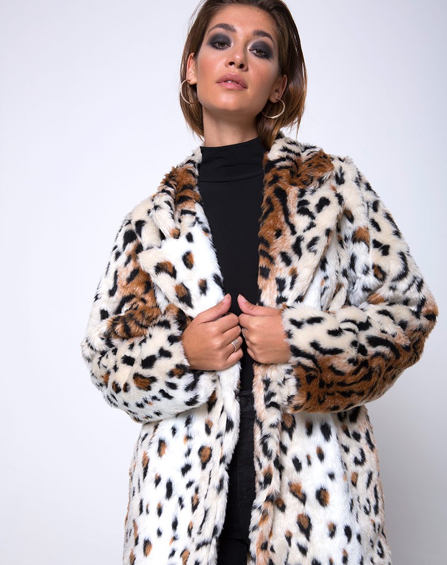 Tina Mantel aus Leoparden-Kunstfell