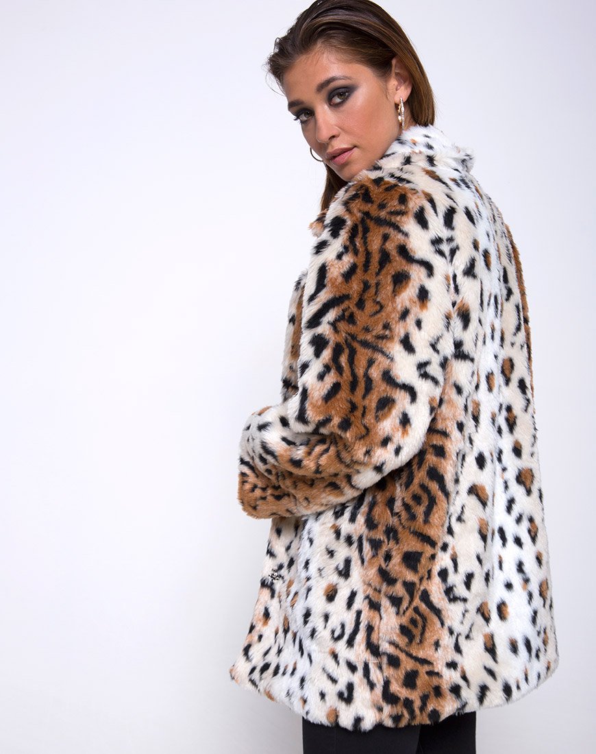Tina Mantel aus Leoparden-Kunstfell