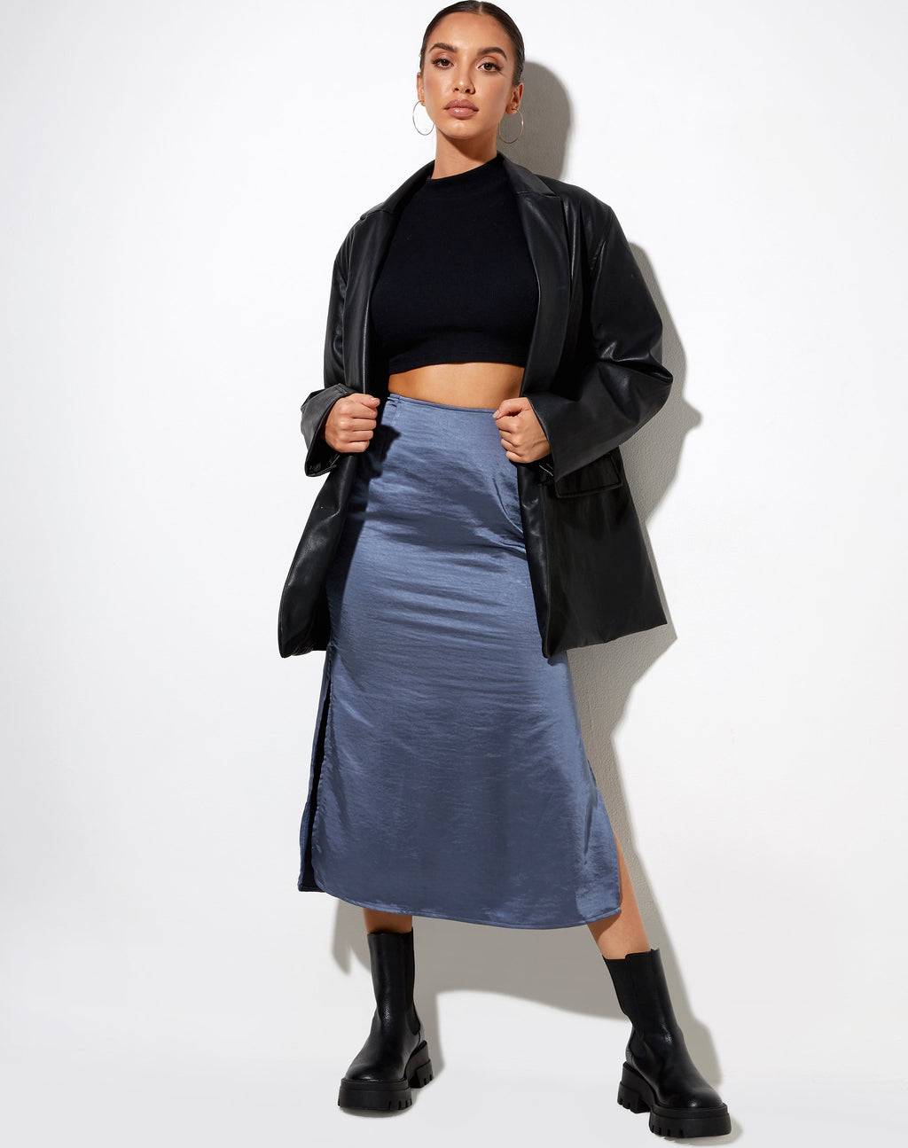 Tindra Midirock aus Satin in Schieferblau
