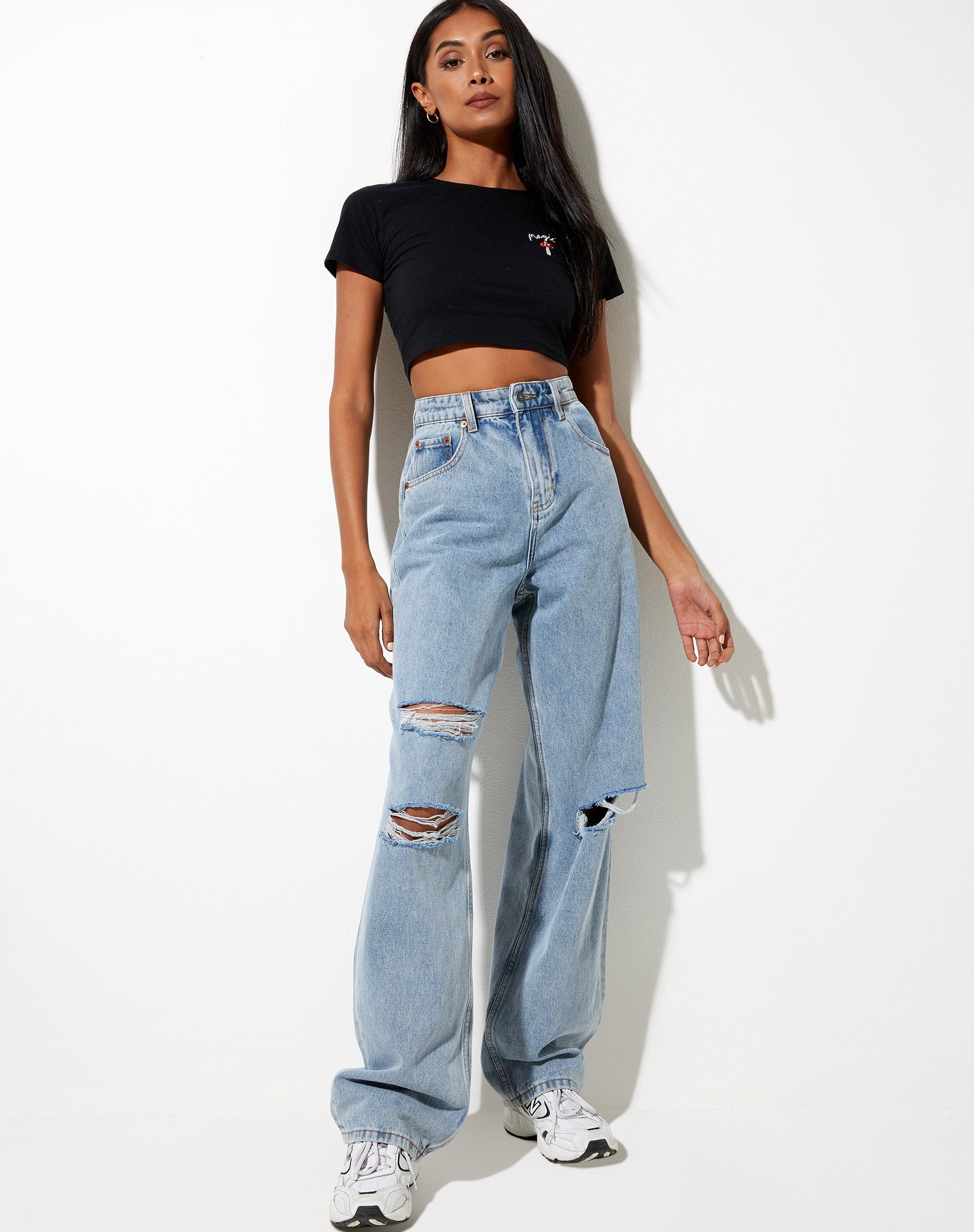 Image of Tindy Crop in Schwarz mit roter Pilzstickerei
