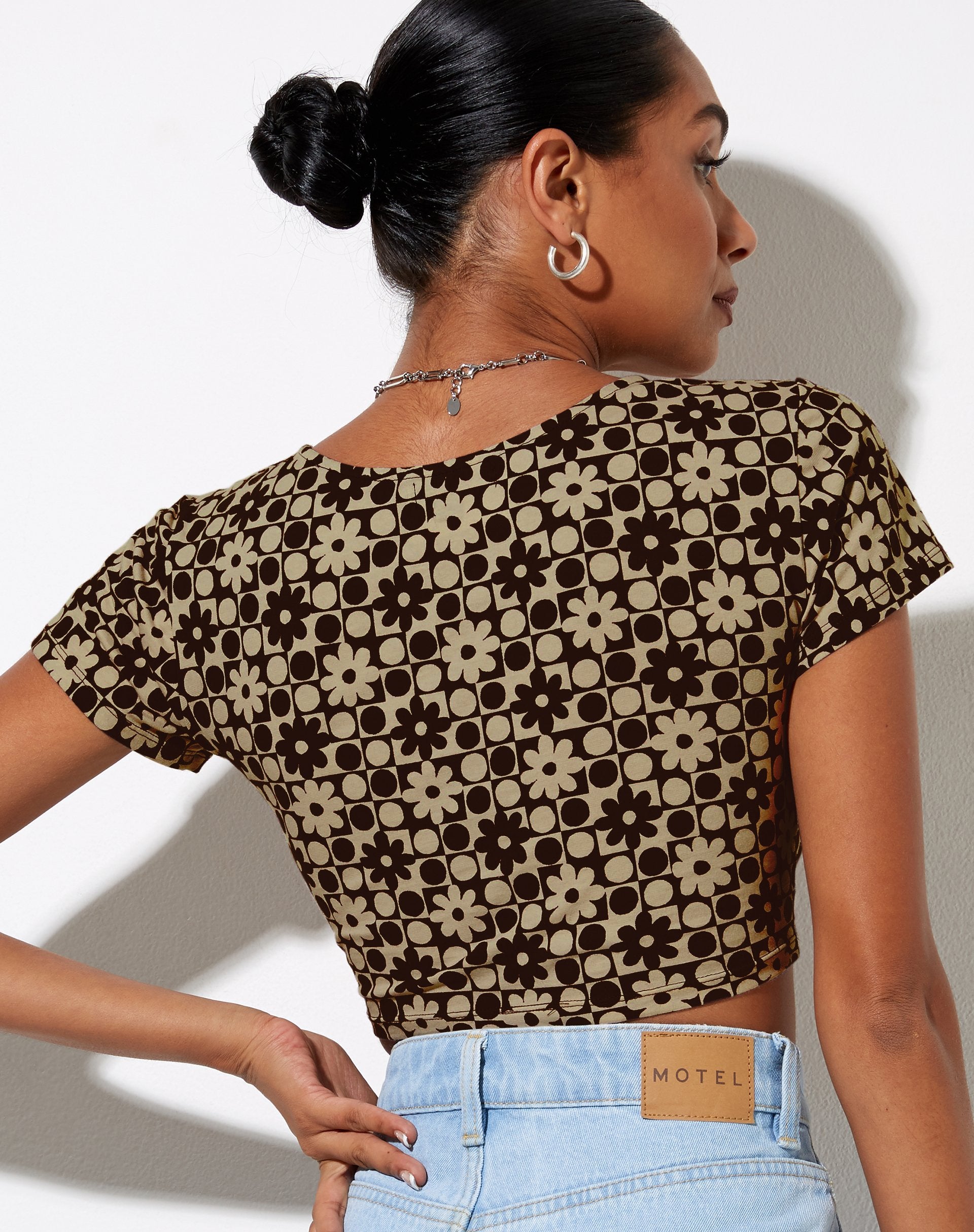 Bild von Tindy Crop Top in Patchwork Daisy Braun