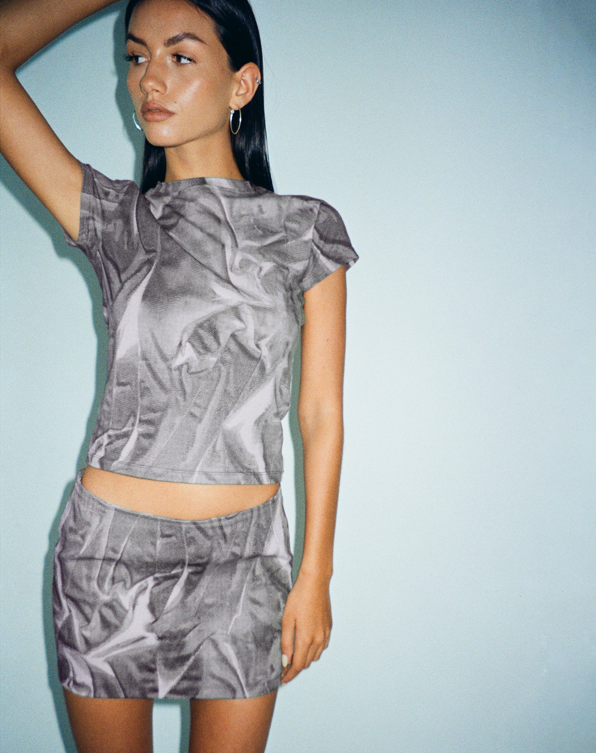 Bild von Ina Low Rise Mini Rock in Dystopian Crease Grau