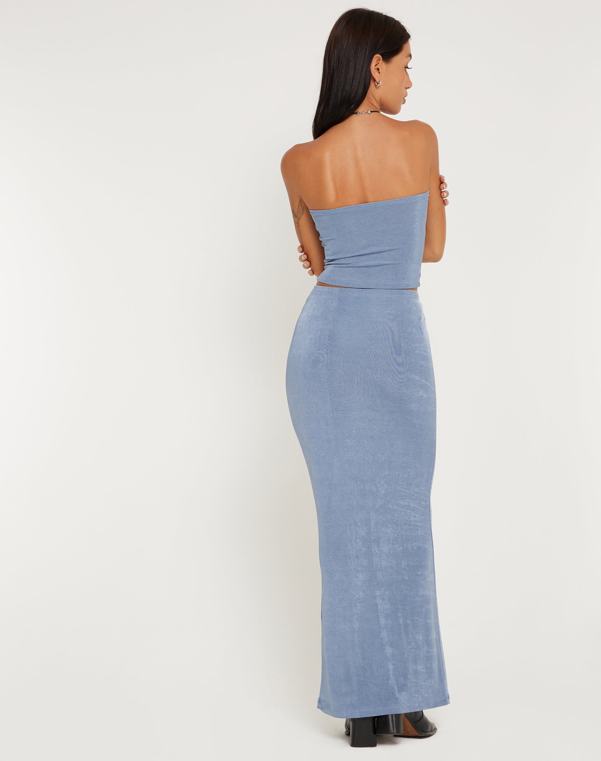 Bild von Tiska Bandeau Crop Top in Schieferblau