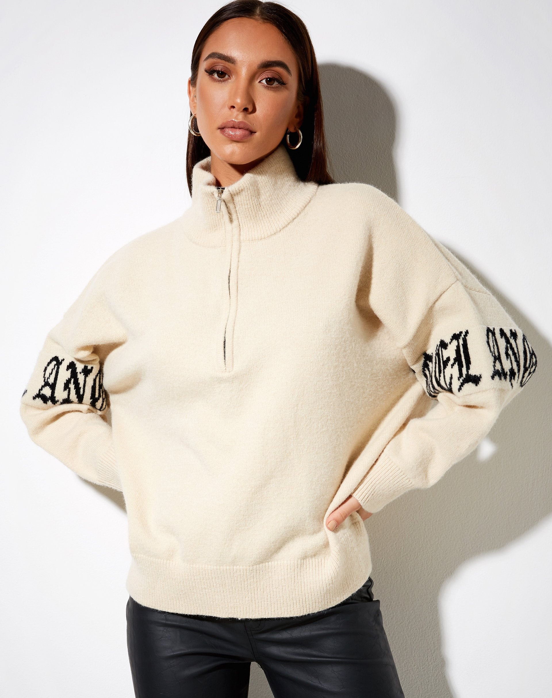 Bild von Tusca Sweatshirt in Stein mit Engel auf Ärmel