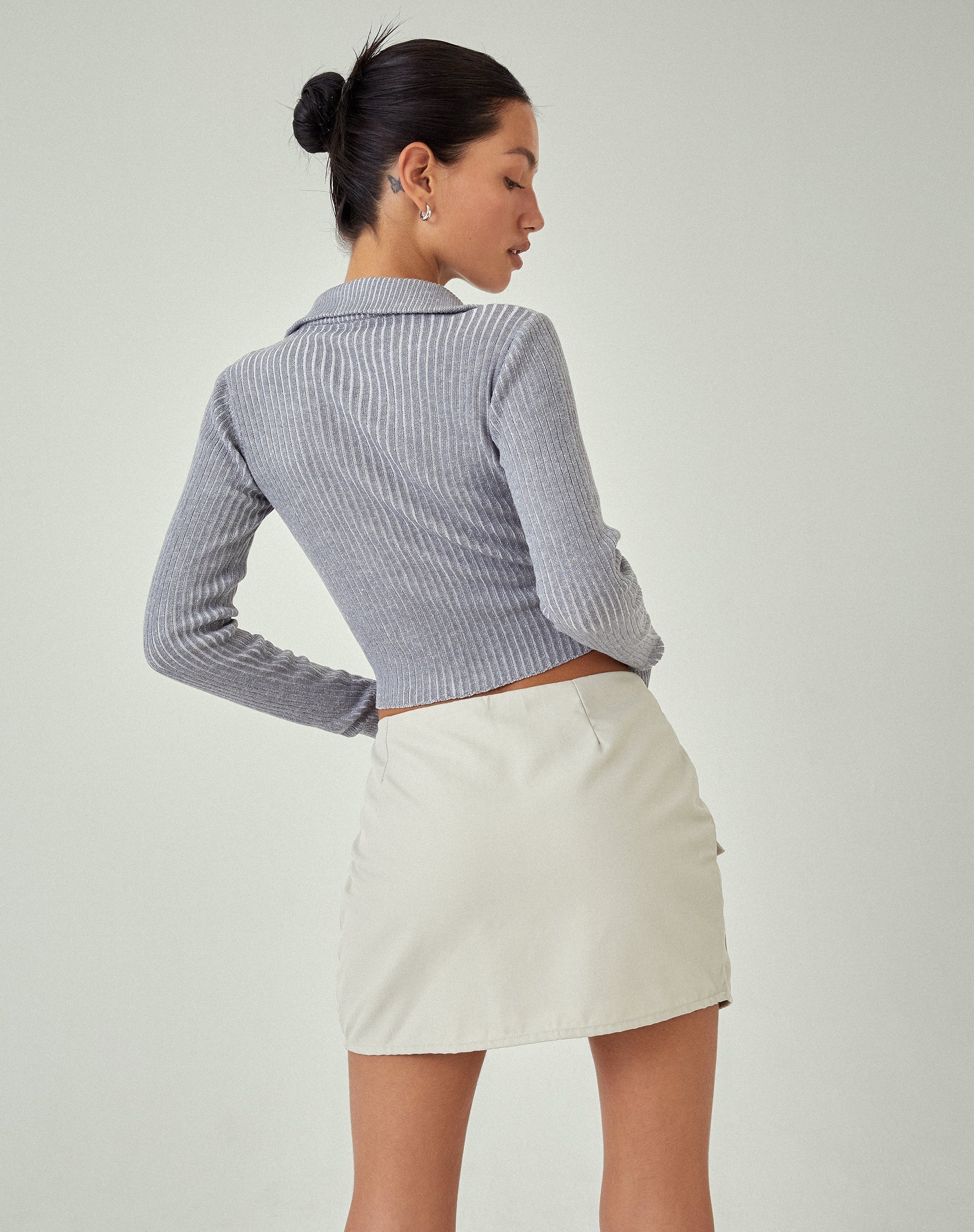 Bild von MOTEL X JACQUIE Tuzifa Gekürzter Pullover in Grau