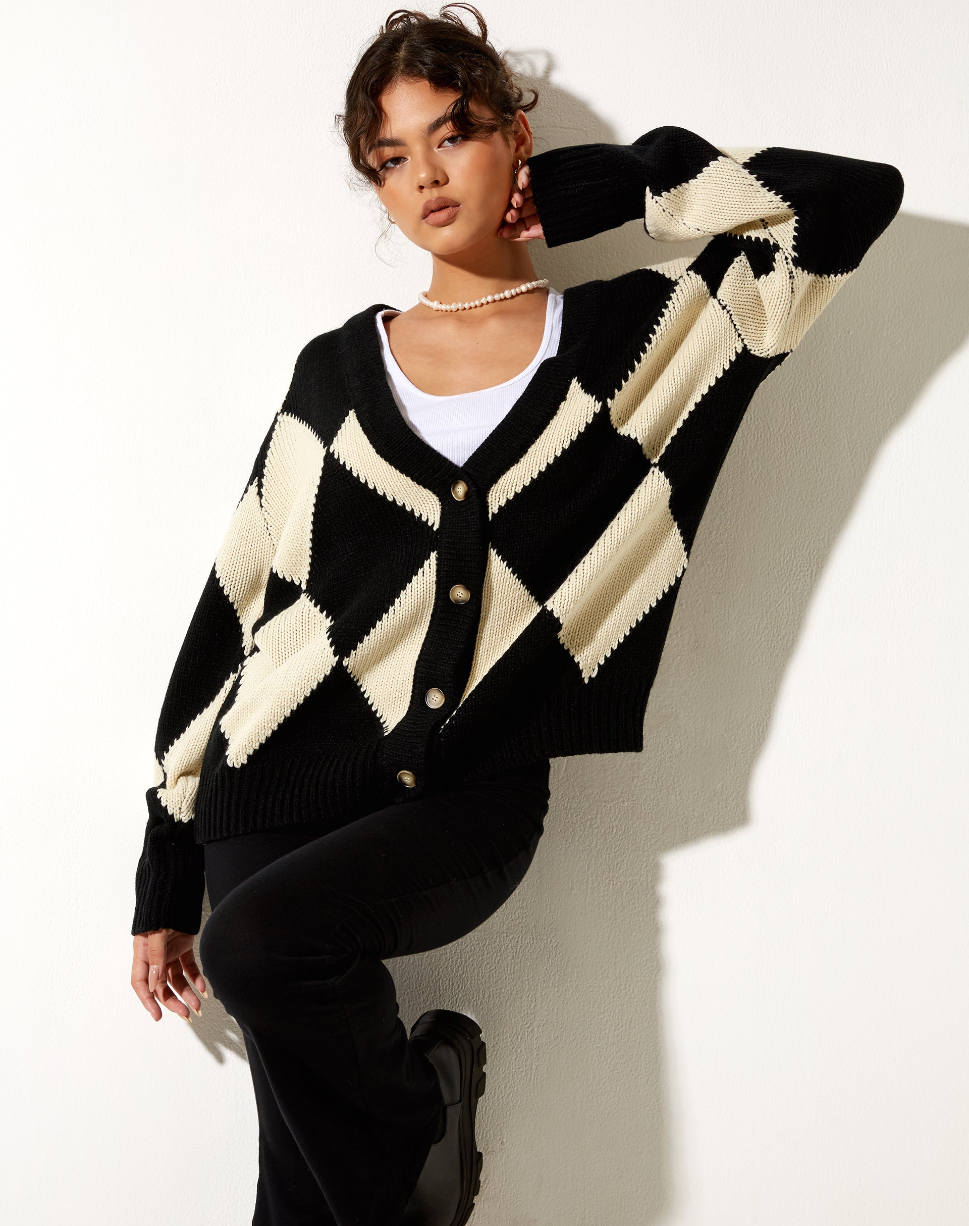 Bild von Uriela Cardi in Harlequin Schwarz und Off White