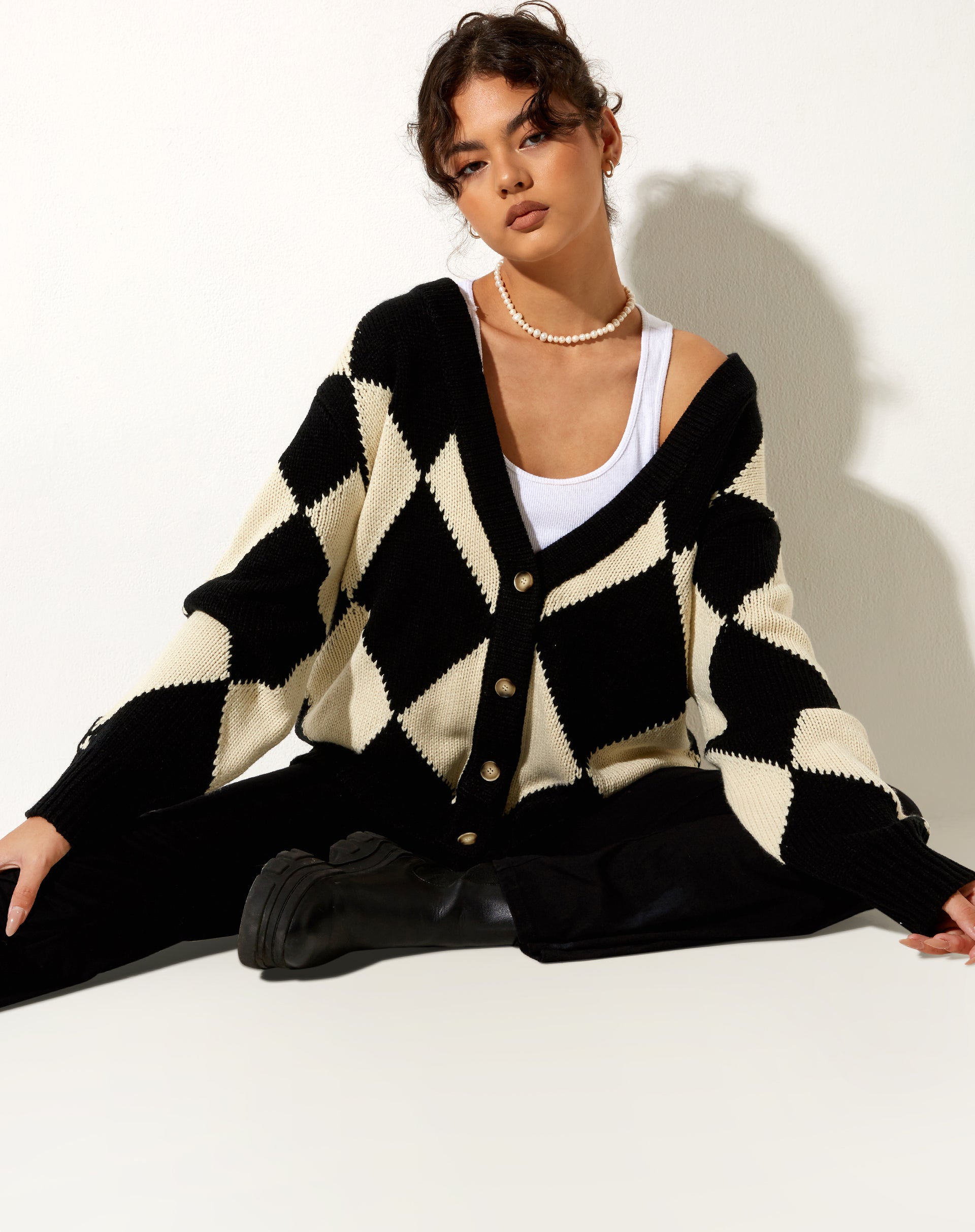 Bild von Uriela Cardi in Harlequin Schwarz und Off White