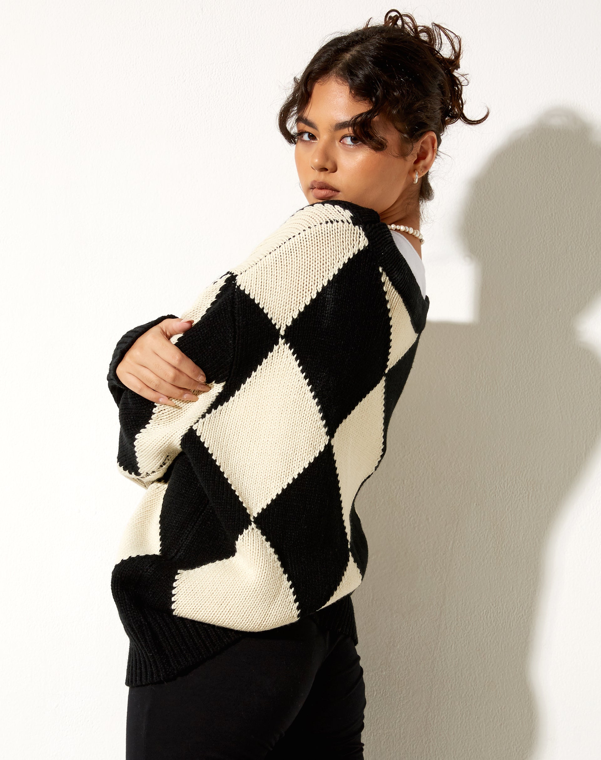 Bild von Uriela Cardi in Harlequin Schwarz und Off White