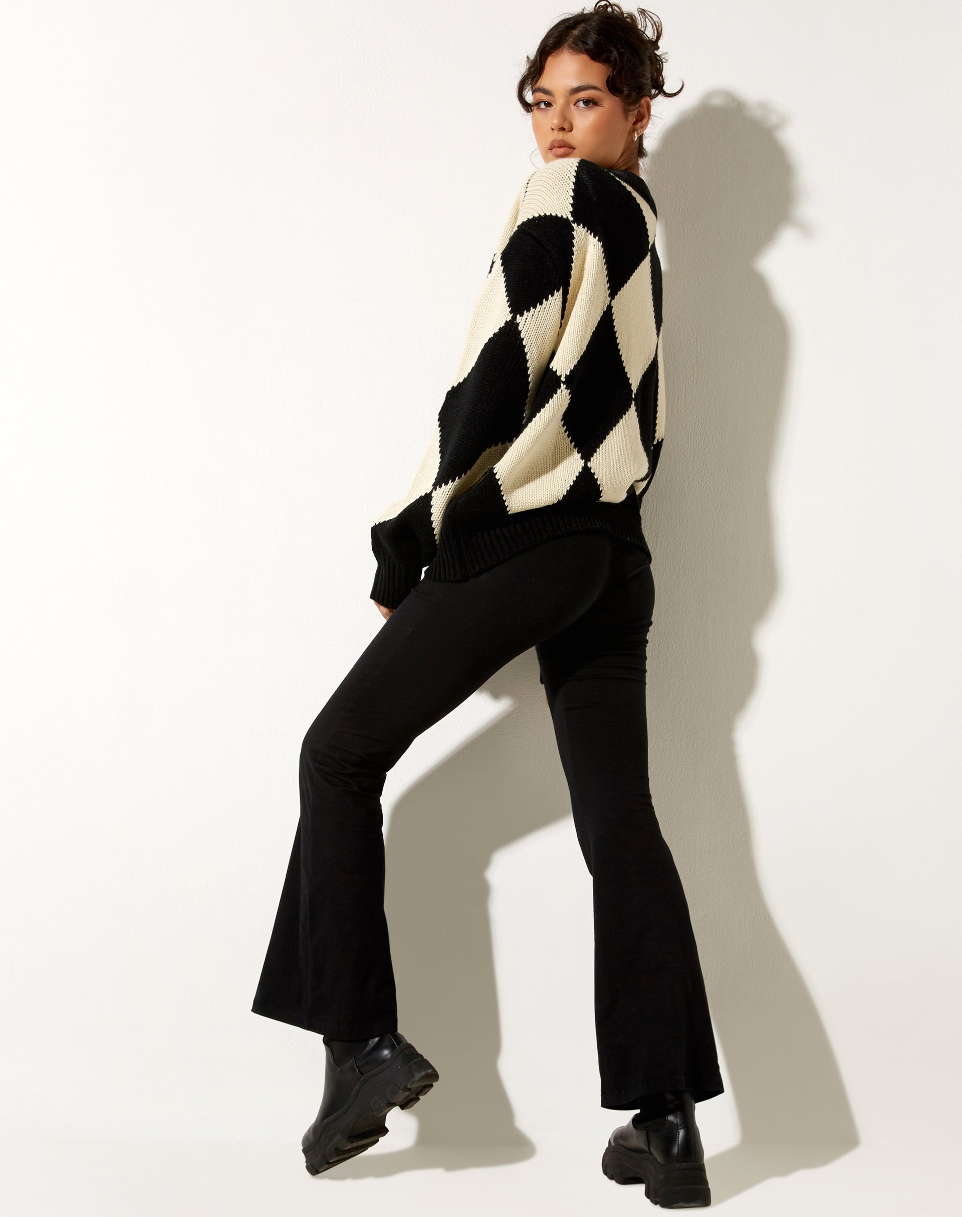 Bild von Uriela Cardi in Harlequin Schwarz und Off White