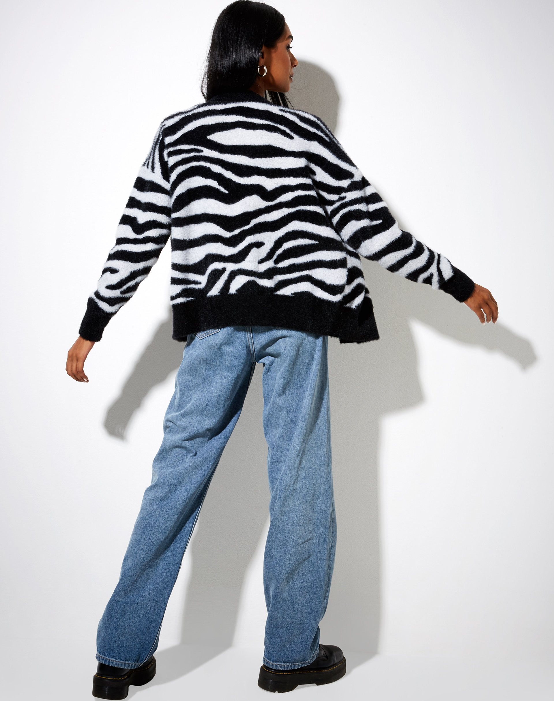 Image of Uriela Strickjacke in Zebra Schwarz und Weiß