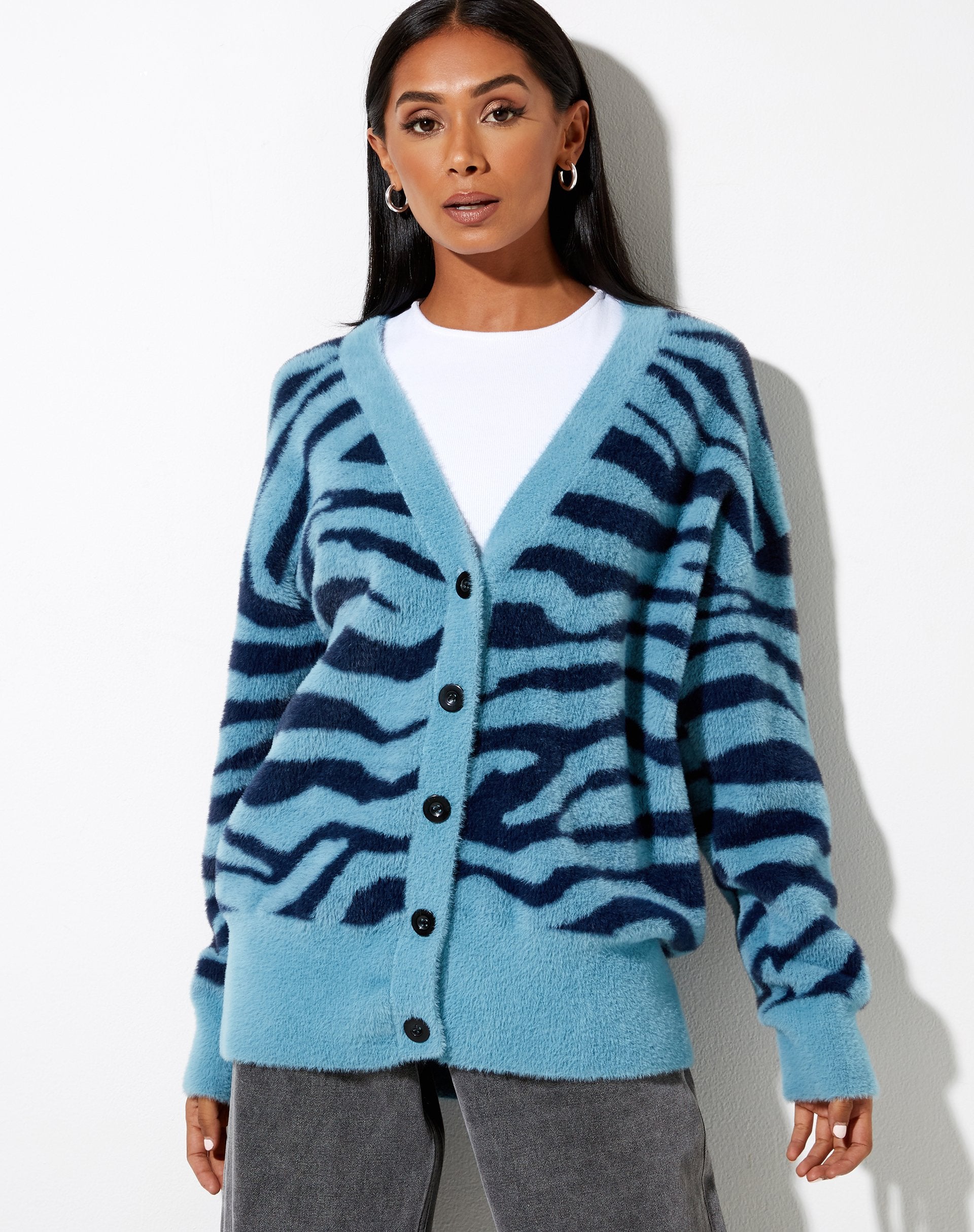 Bild von Uriela Cardi aus Zebra blau und marineblau gestrickt