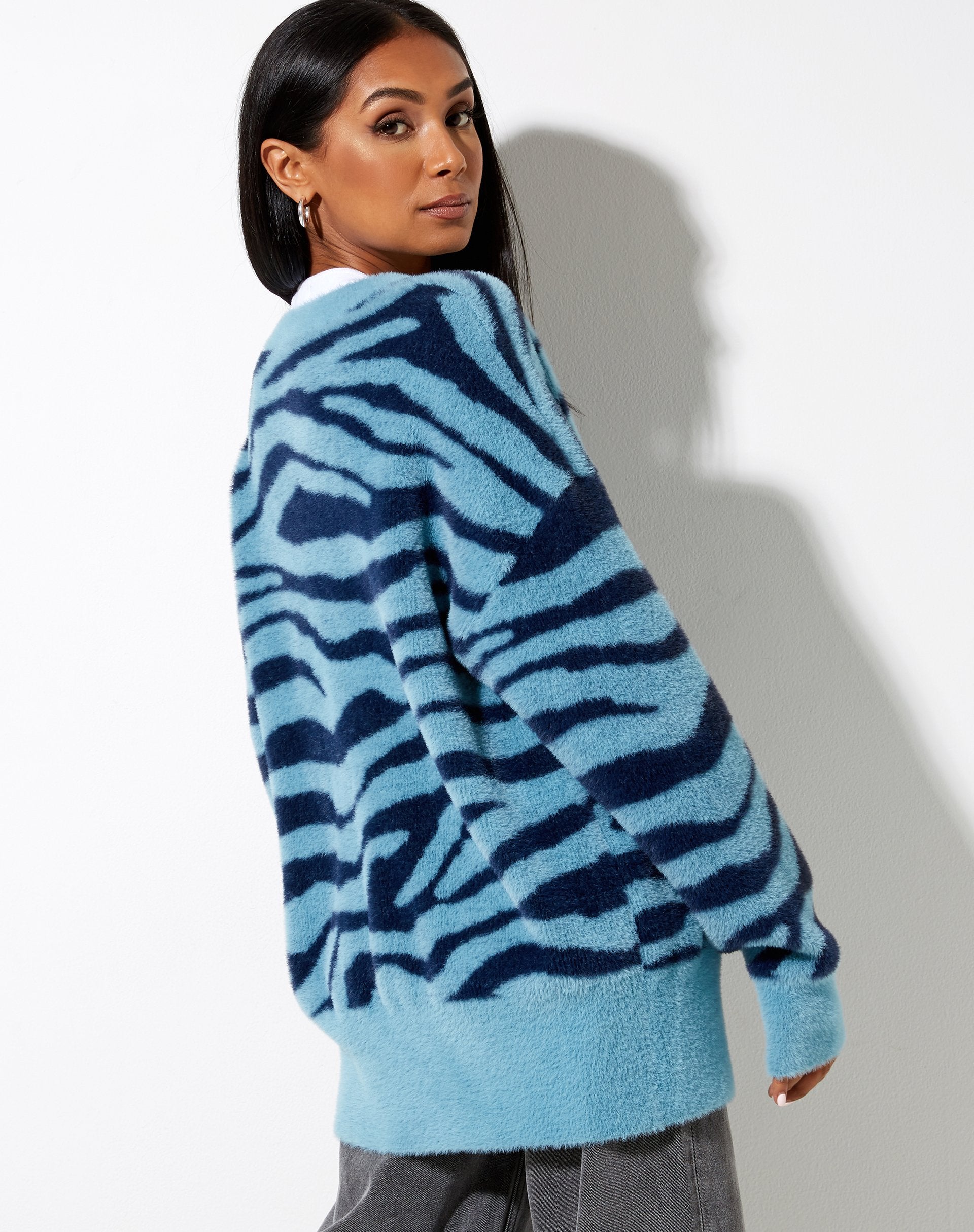 Bild von Uriela Cardi aus Zebra blau und marineblau gestrickt