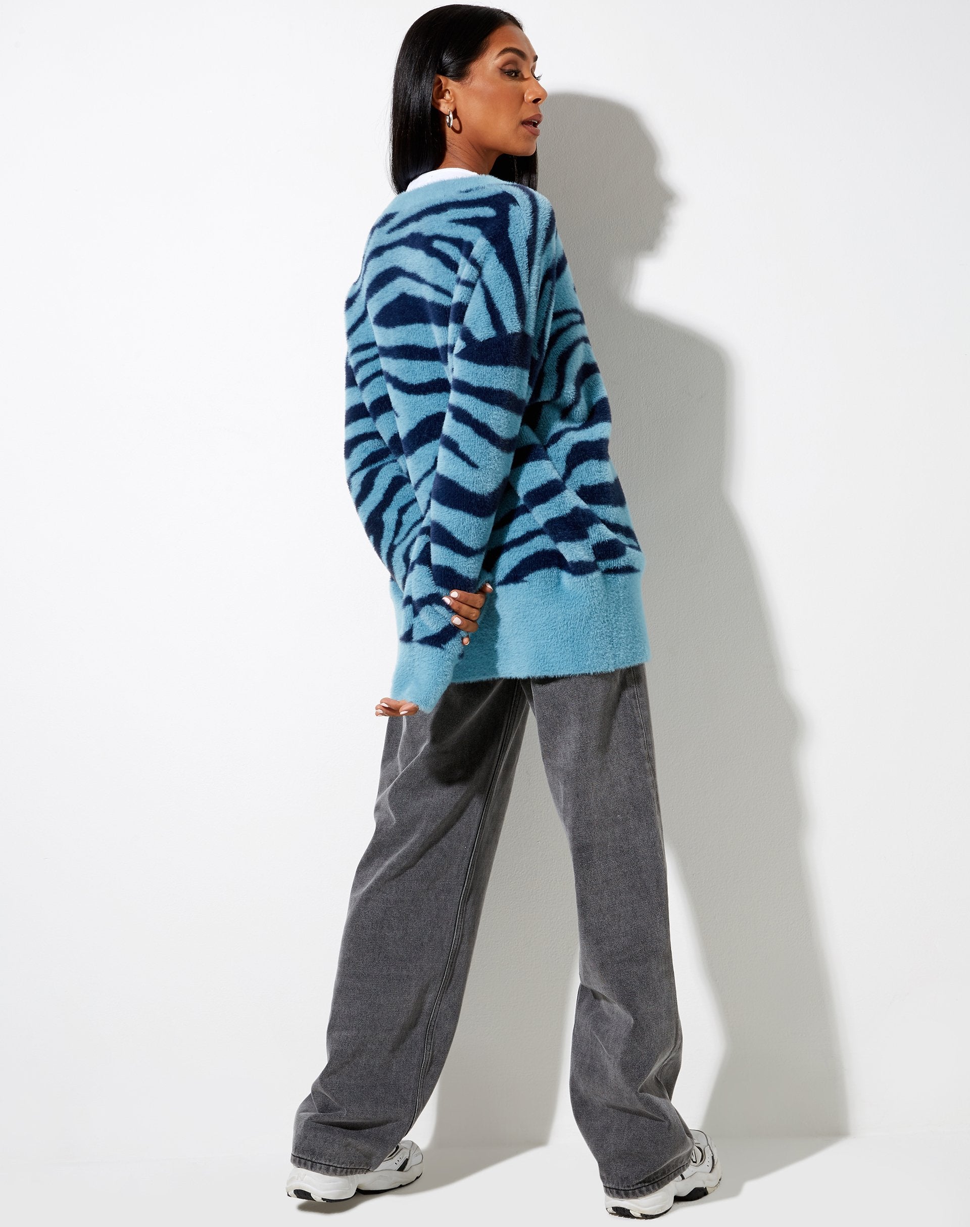 Bild von Uriela Cardi aus Zebra blau und marineblau gestrickt
