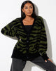 Image of Uriela Cardi in Zebra-Olive und Schwarz gestrickt