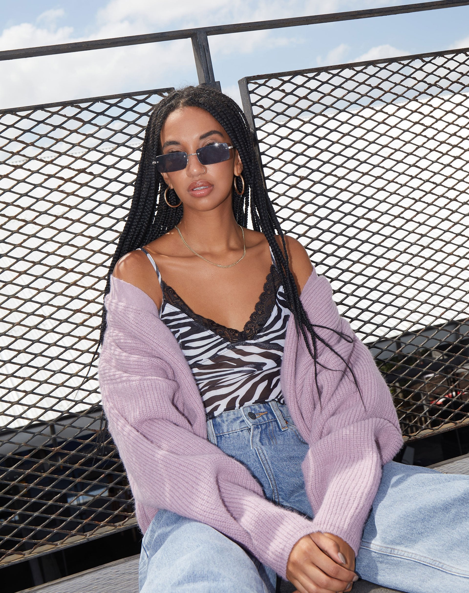 Bild von Yenika Crop Top in Wavey Zebra Schwarz und Weiß mit Spitze
