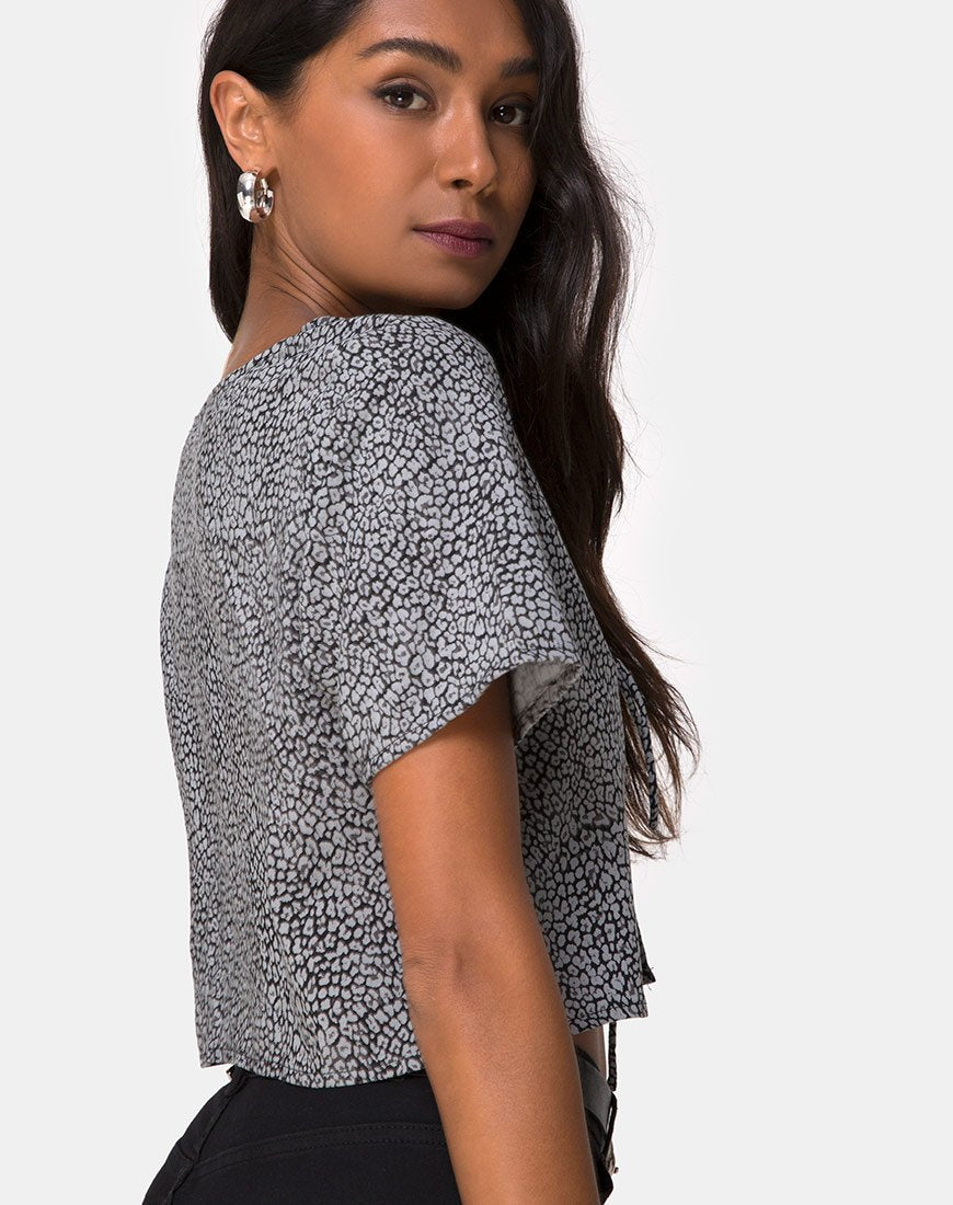 Image of Vaco Bluse in Ditsy Leopard Grau