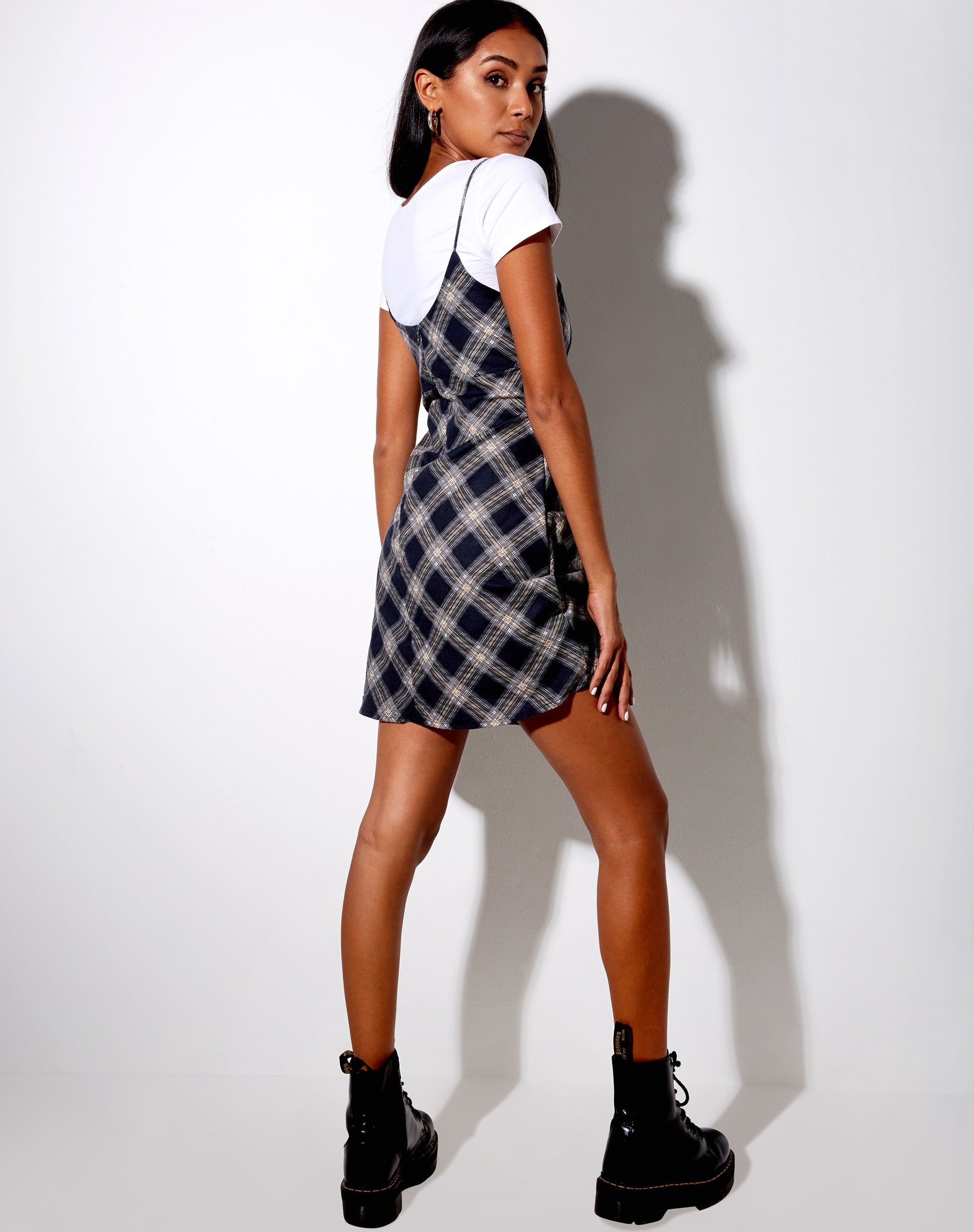 Image of Valy Slip Dress in 20s Check Schwarz und Grau