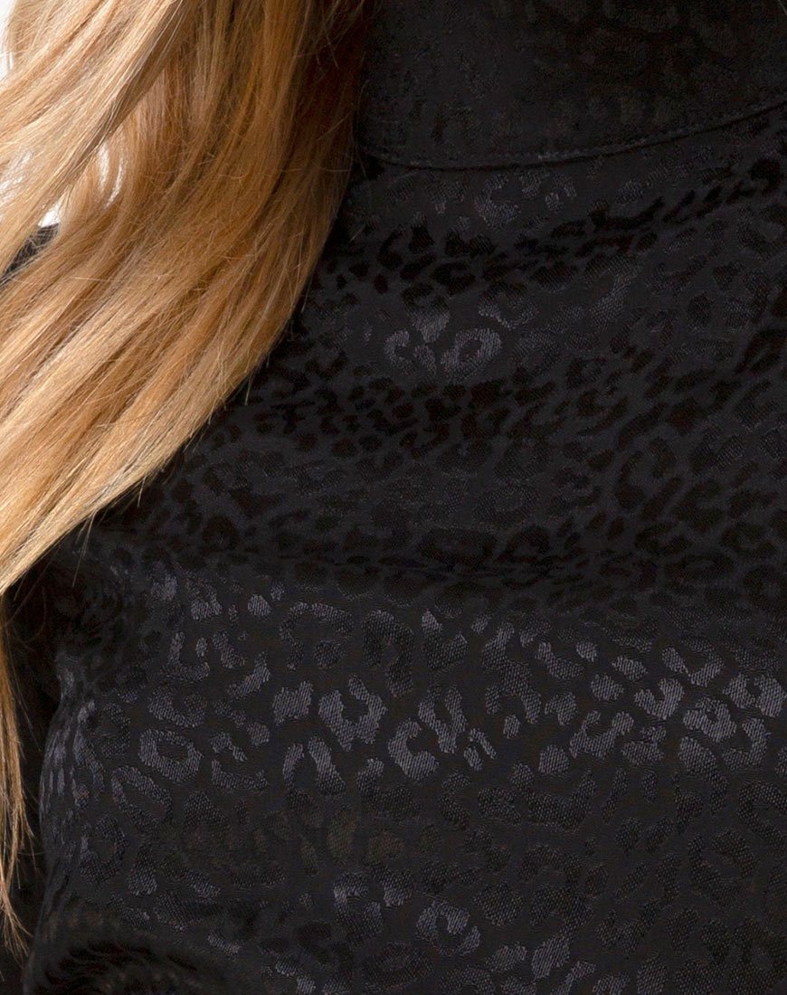 Image of Jasty Crop Top aus Satin Cheetah Schwarz