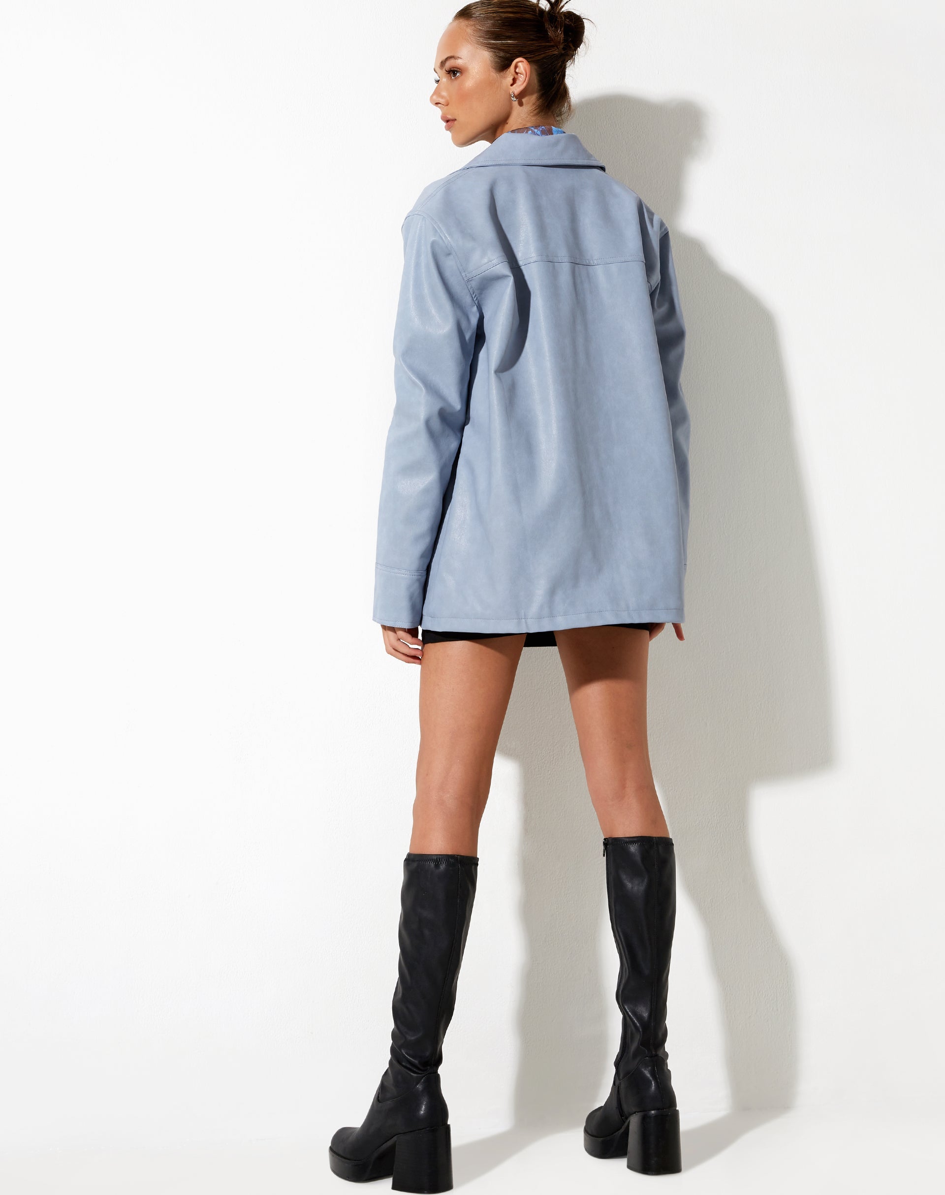 Abbildung der Walta Jacke in PU Powder Blue