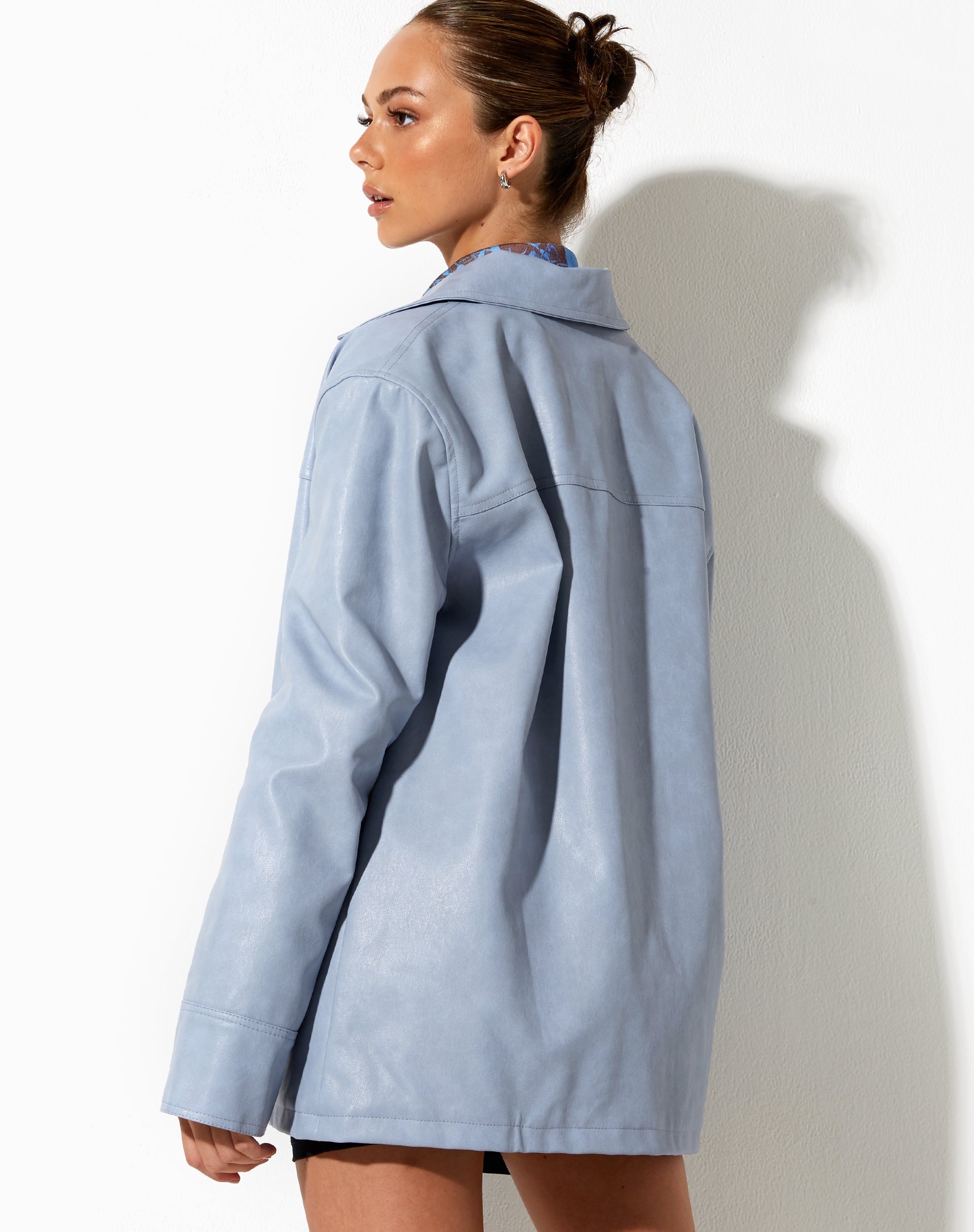Abbildung der Walta Jacke in PU Powder Blue