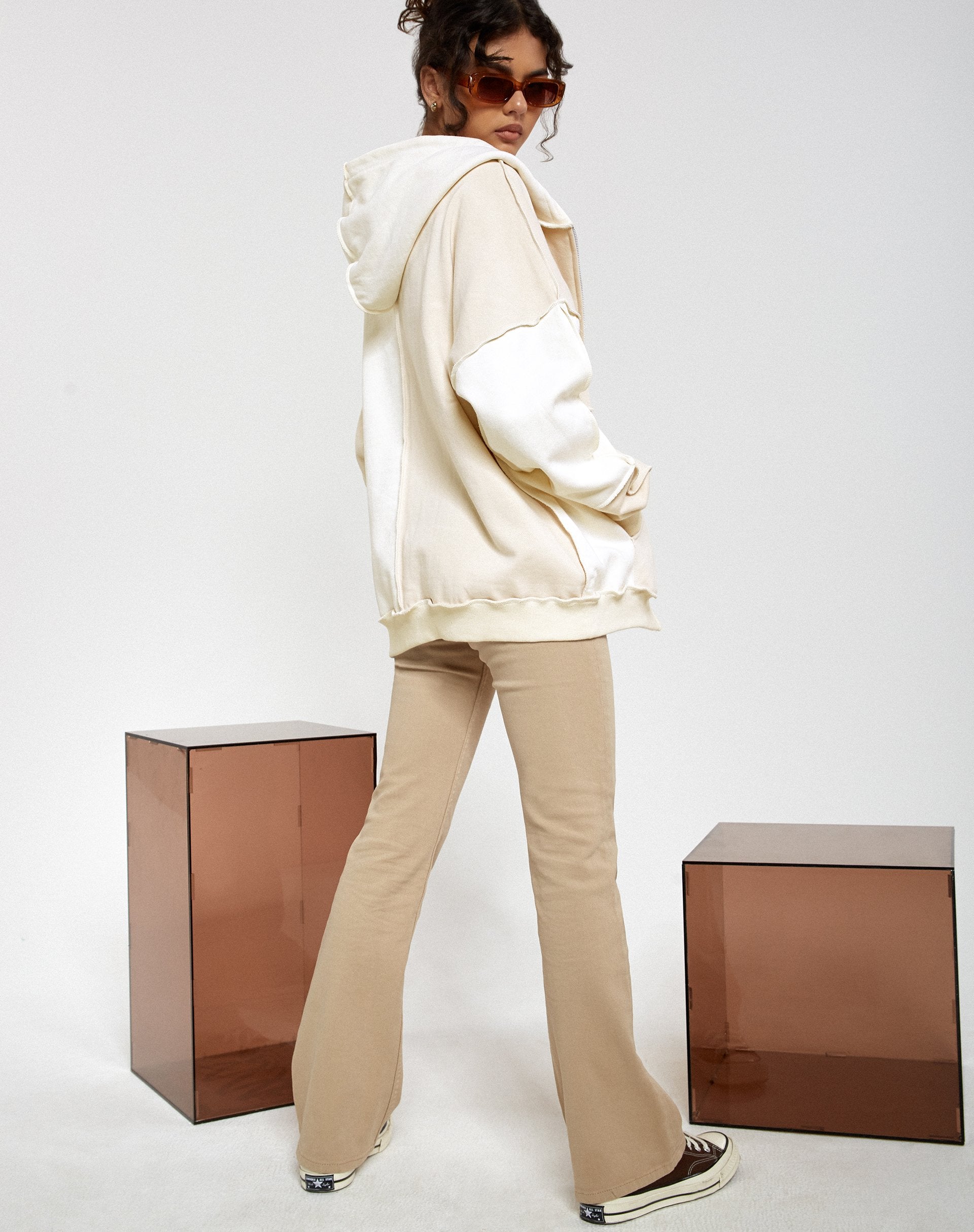 Image of Motel X Barbara Kristoffersen Wati Hoodie in getäfeltem Elfenbein und Winterweiß