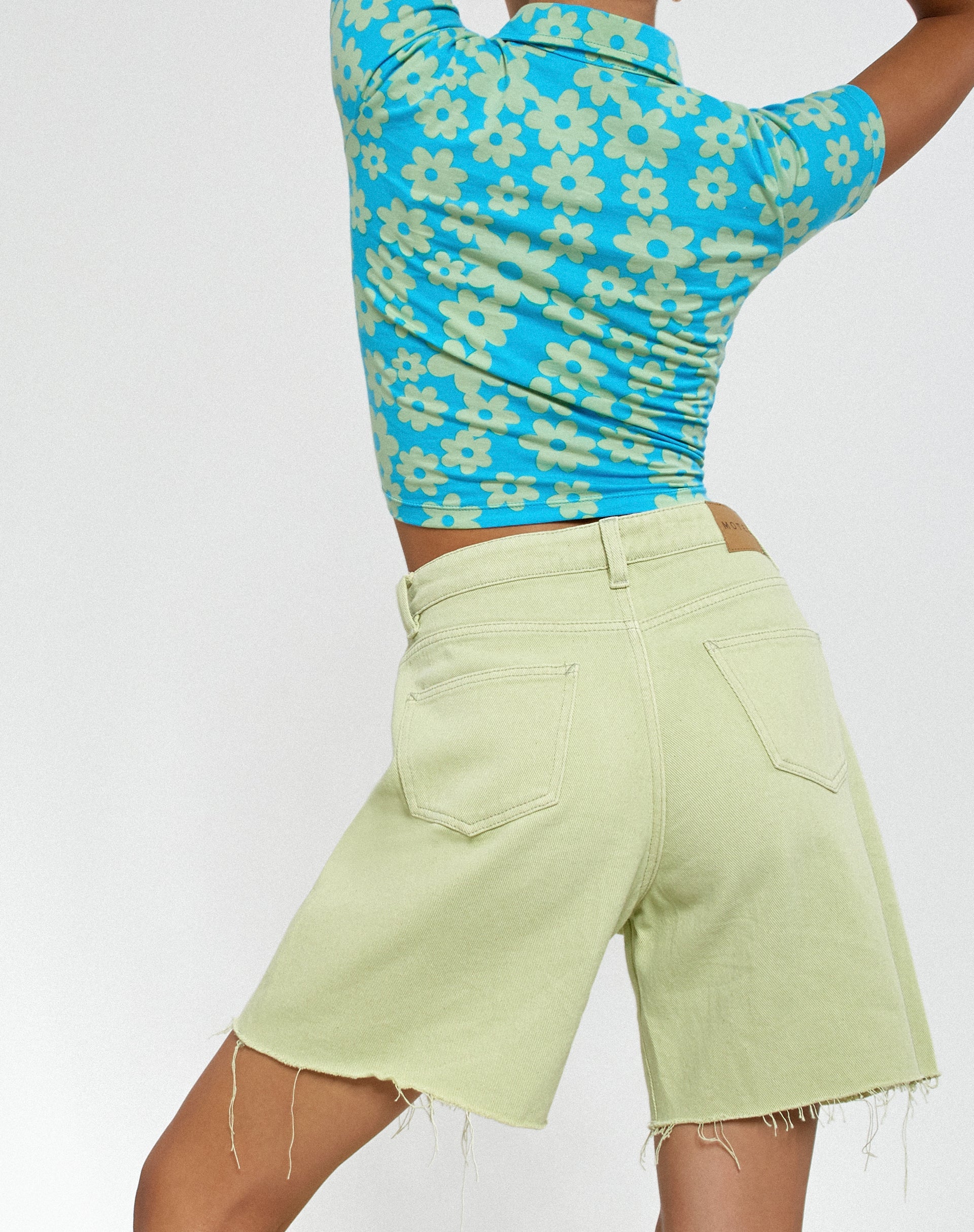 Image von Motel X Barbara Kristoffersen Lose Fit Denim Short in Sage
