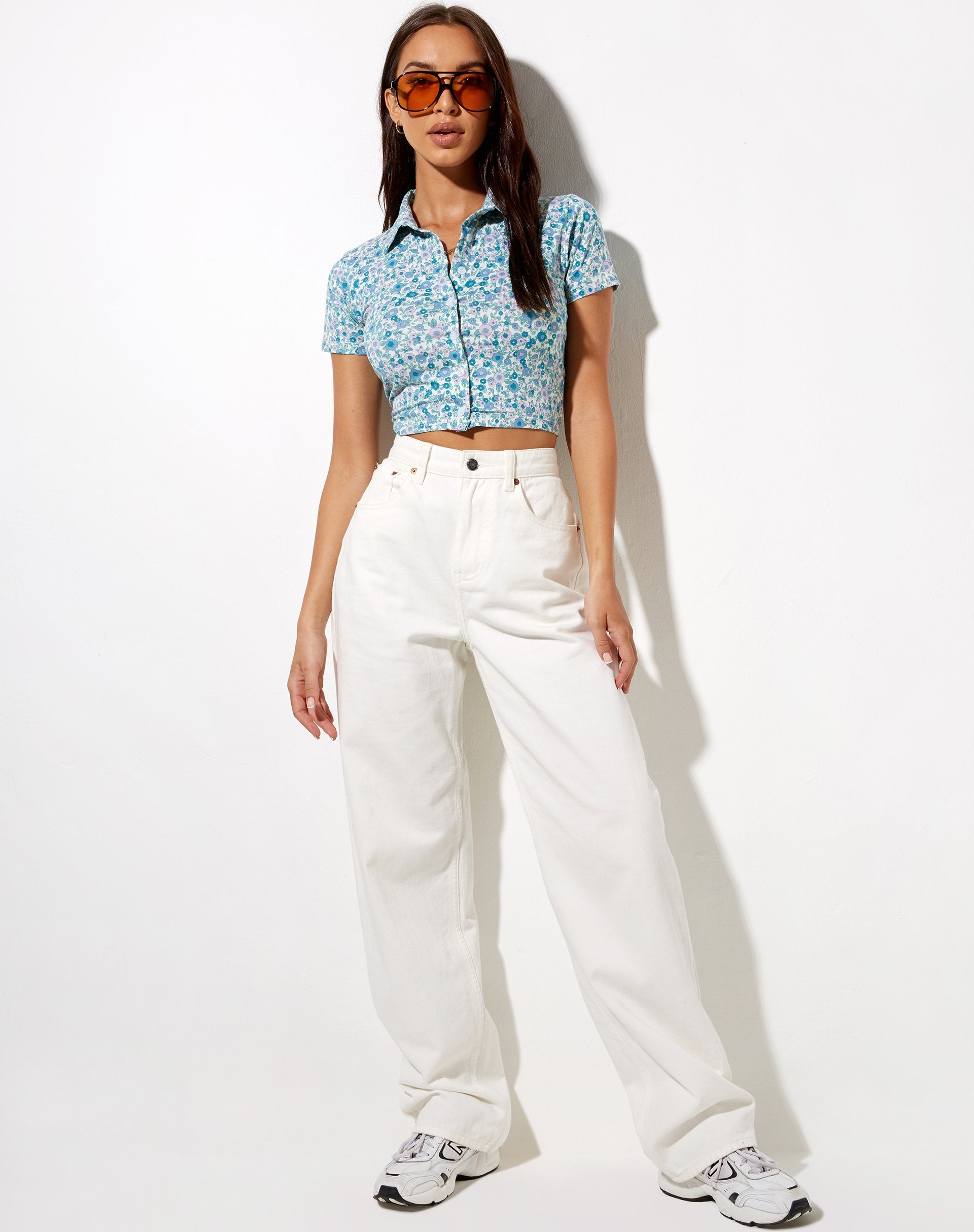 Bild von Wuma Cropped Shirt in Flower Power Blau