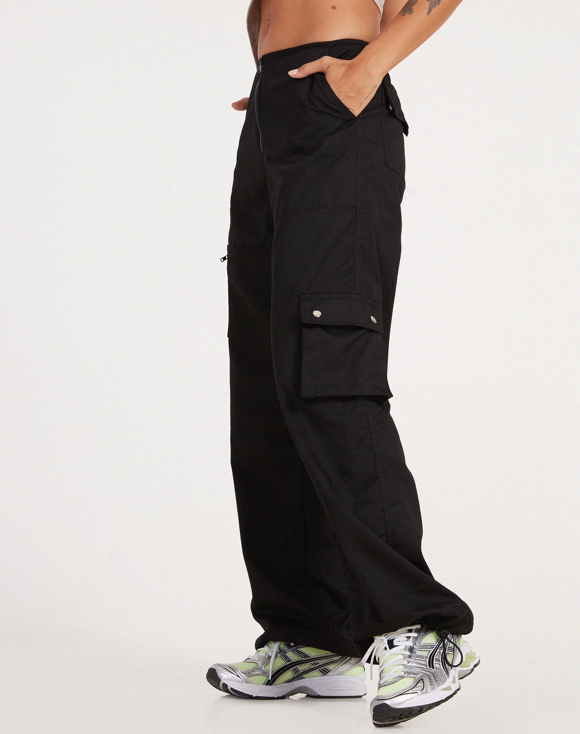 Abbildung der Xander Cargohose aus Cotton Drill Schwarz