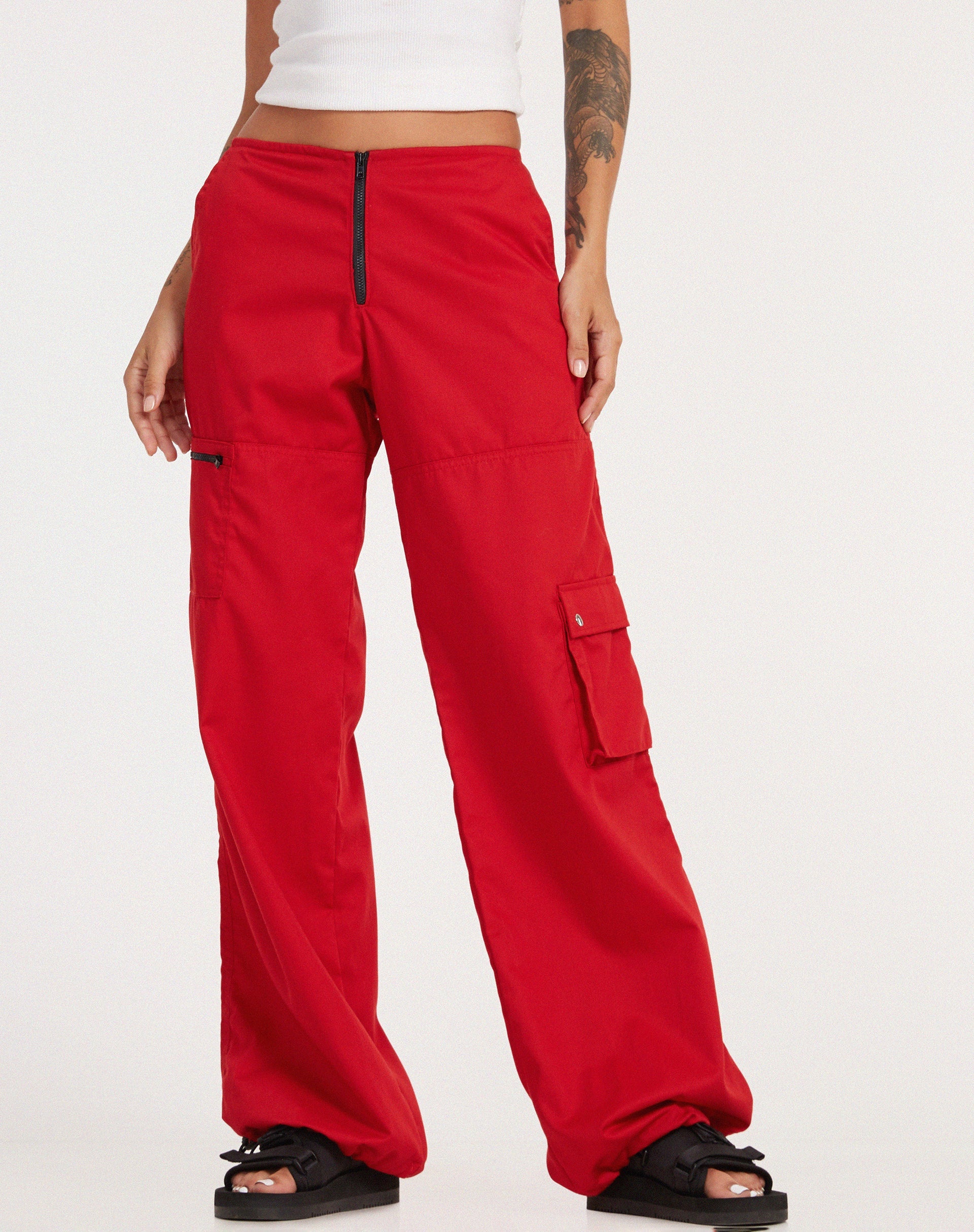 Abbildung der Xander Cargohose aus Cotton Drill True Red