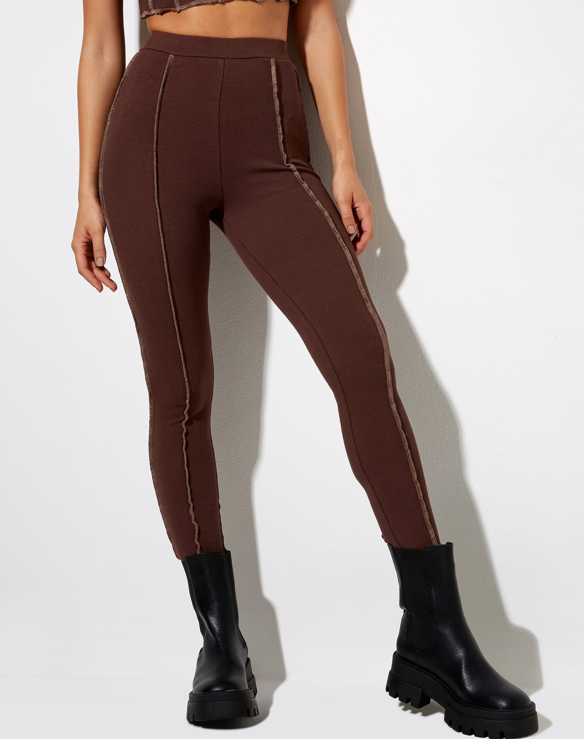 Image of Xario Legging in tiefem Mahagoni mit hellbrauner Naht