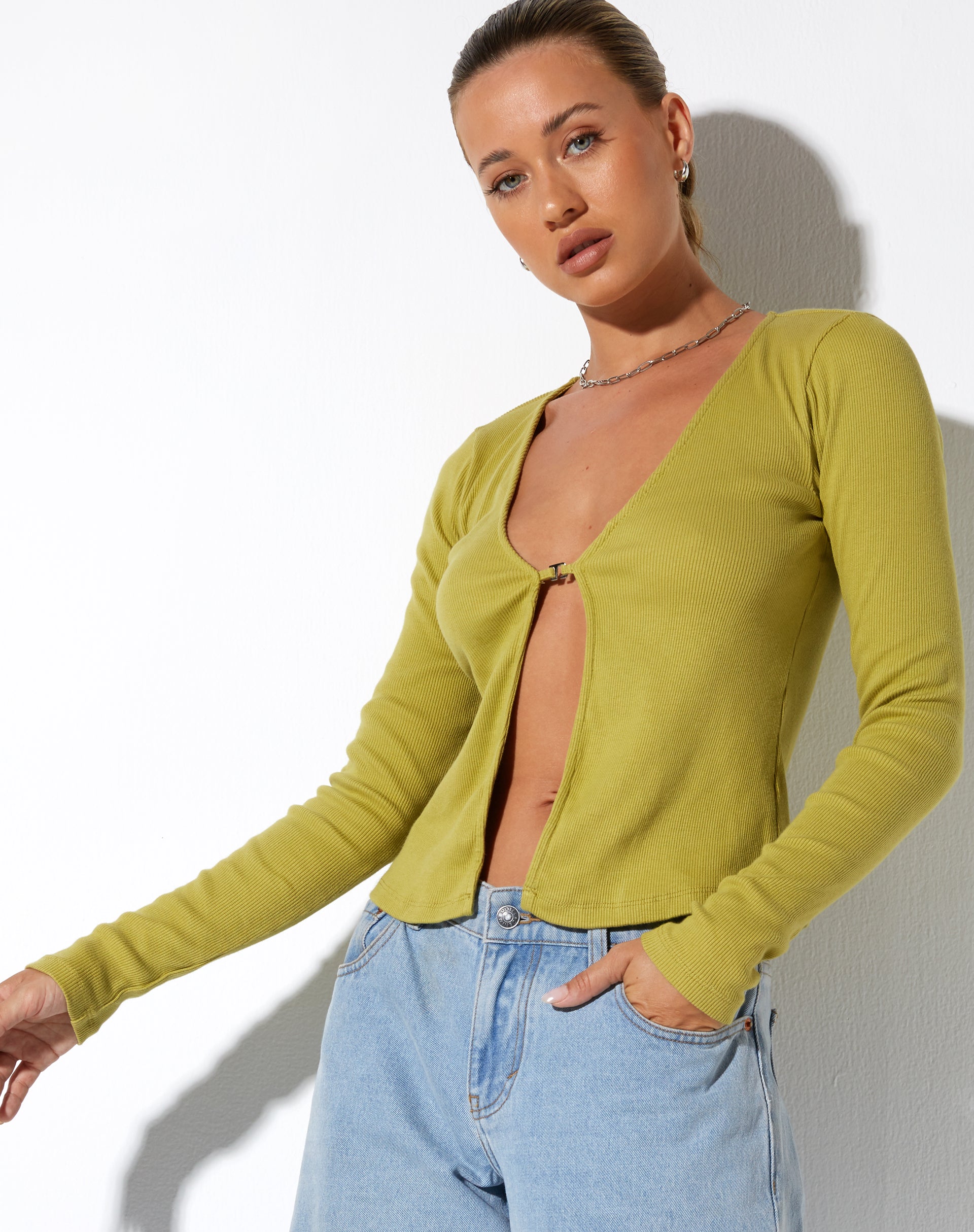 Bild von Xiur Cardi in Rib Cress Green