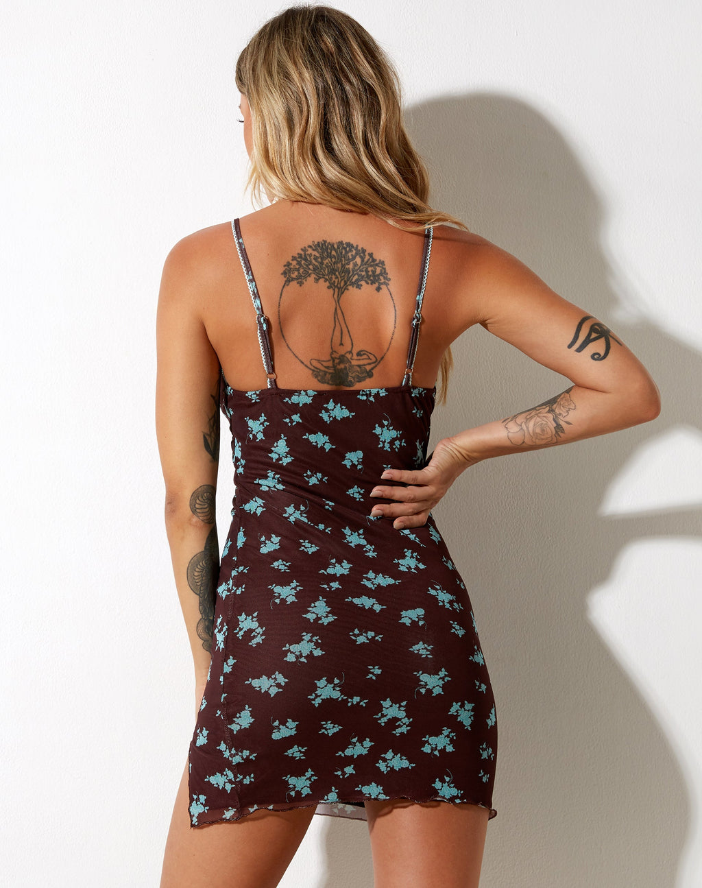 Yakinta Minikleid in Femme Floral Blau und Braun