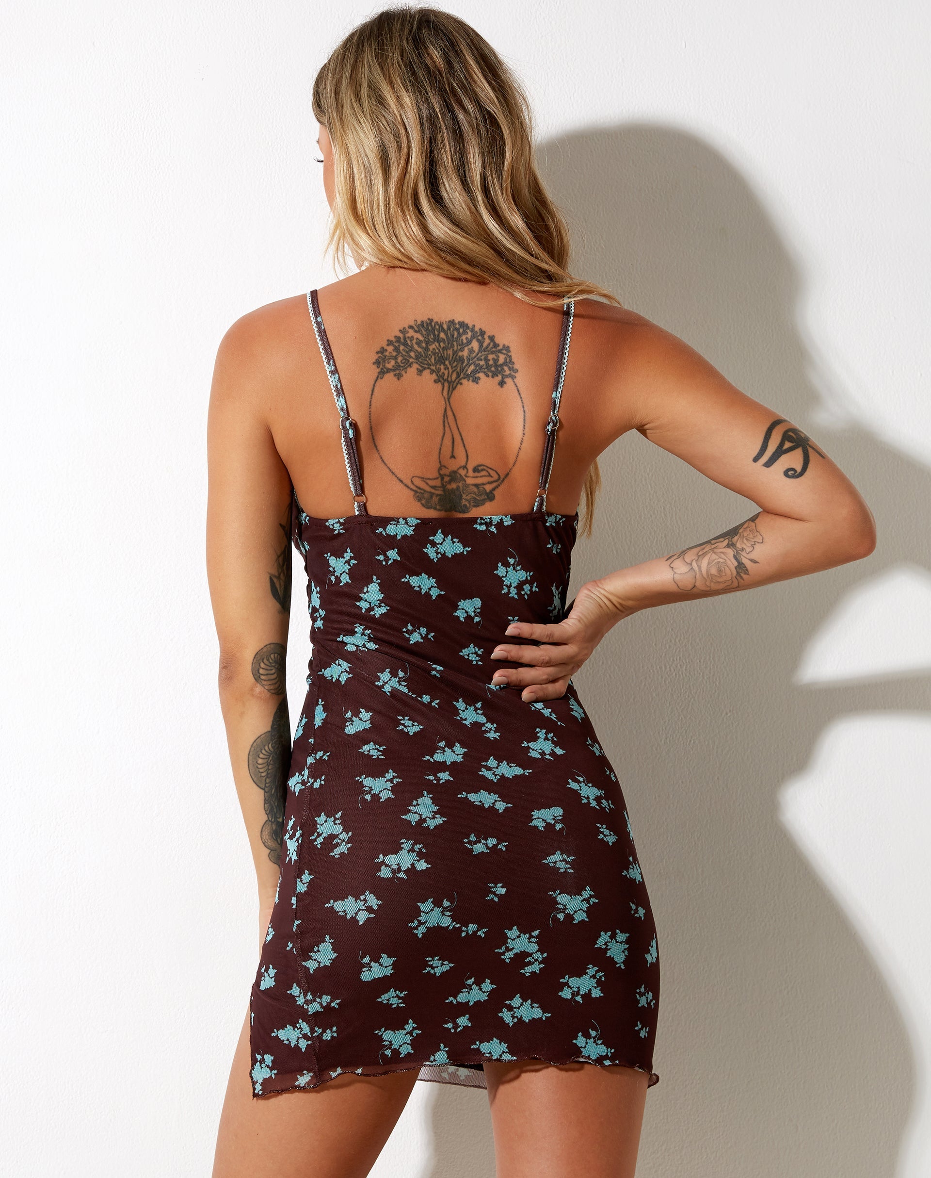 Image of Yakinta Minikleid in Femme Floral Blau und Braun