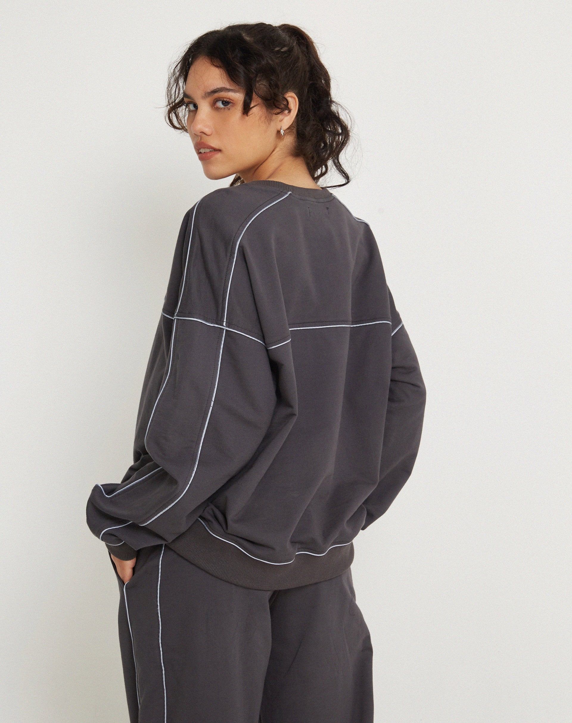 Abbildung von Imogen Sweatshirt in Beluga Grey