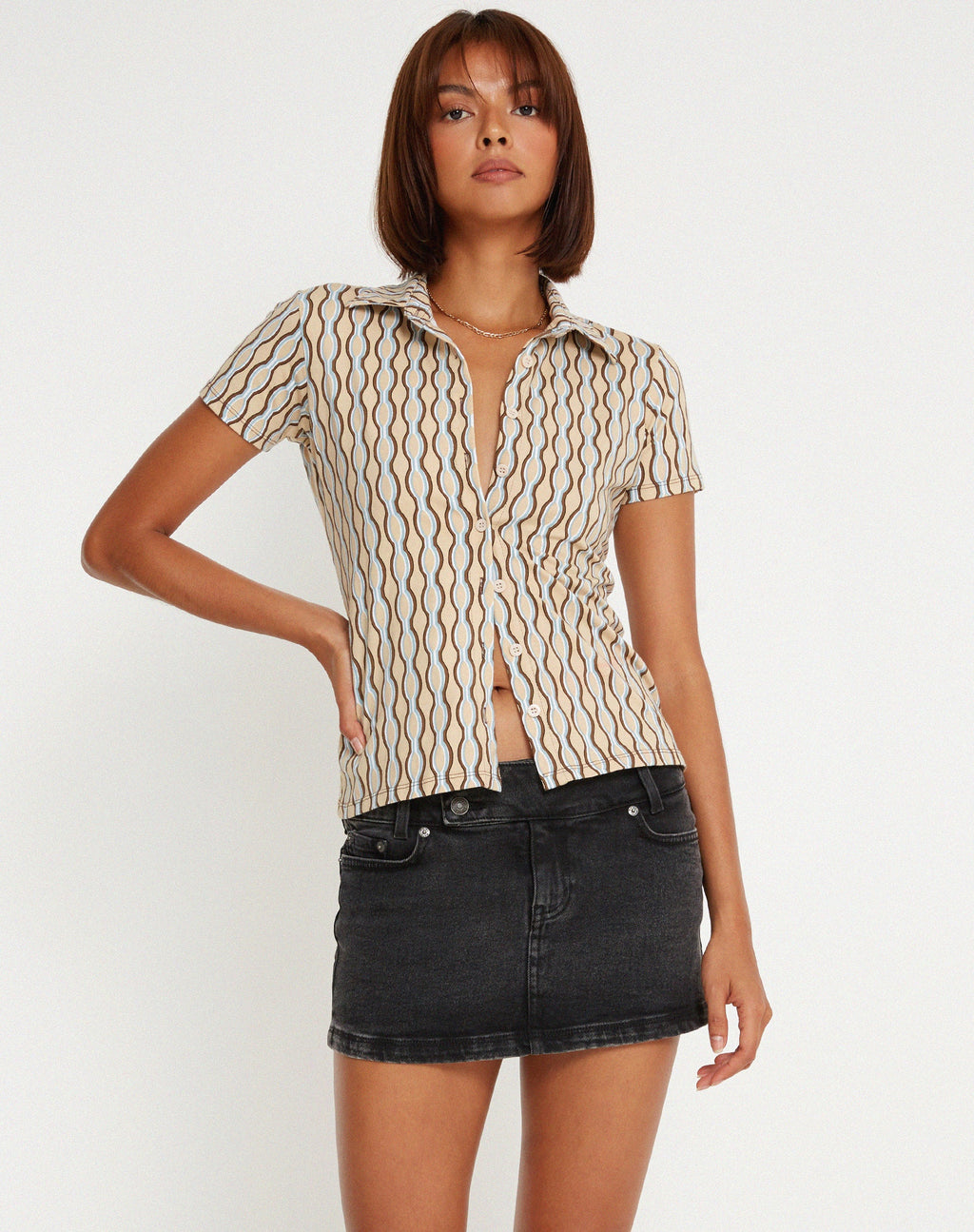 Yejin Hemd in Preppy Geo Braun