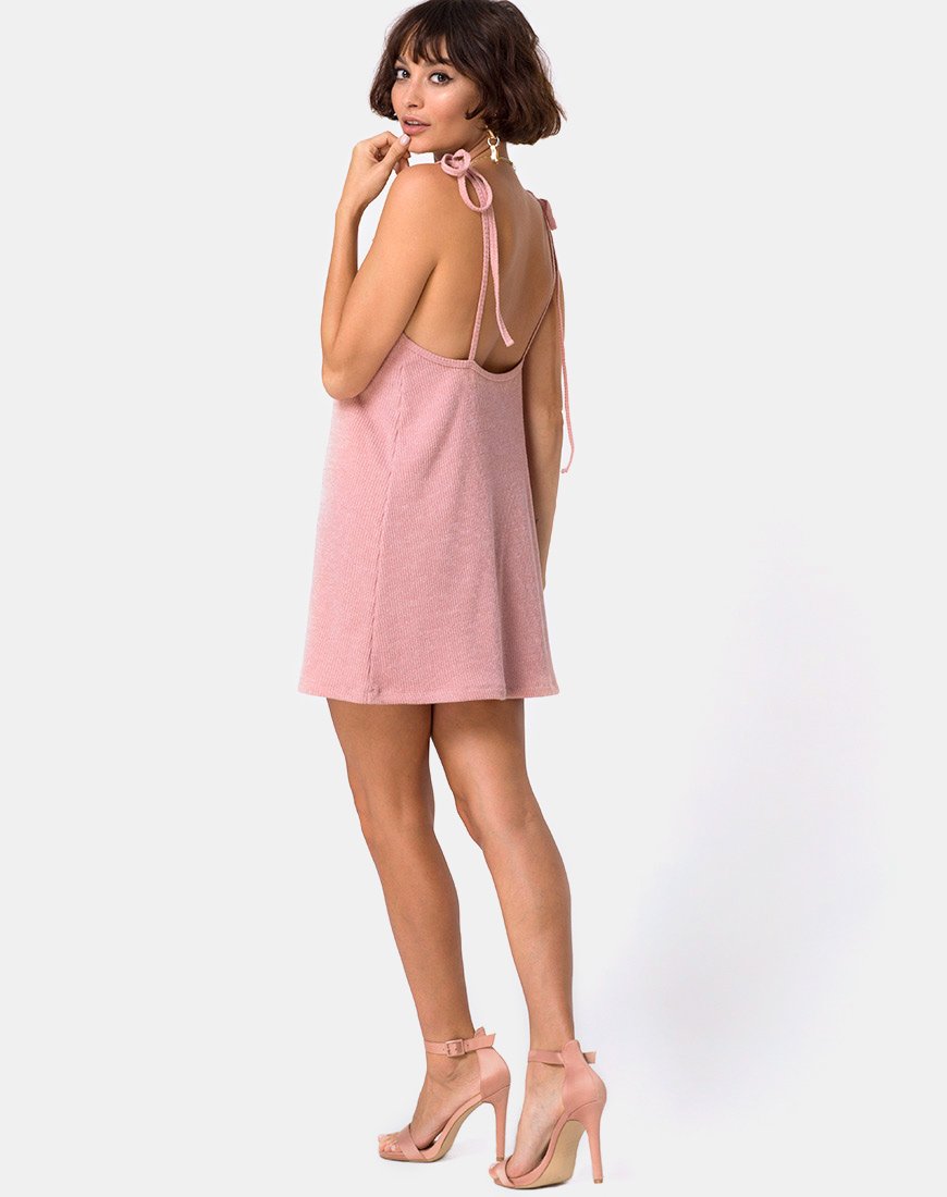 Image of Yellav Slip-Kleid aus Crinkle-Rippstrick Rosa