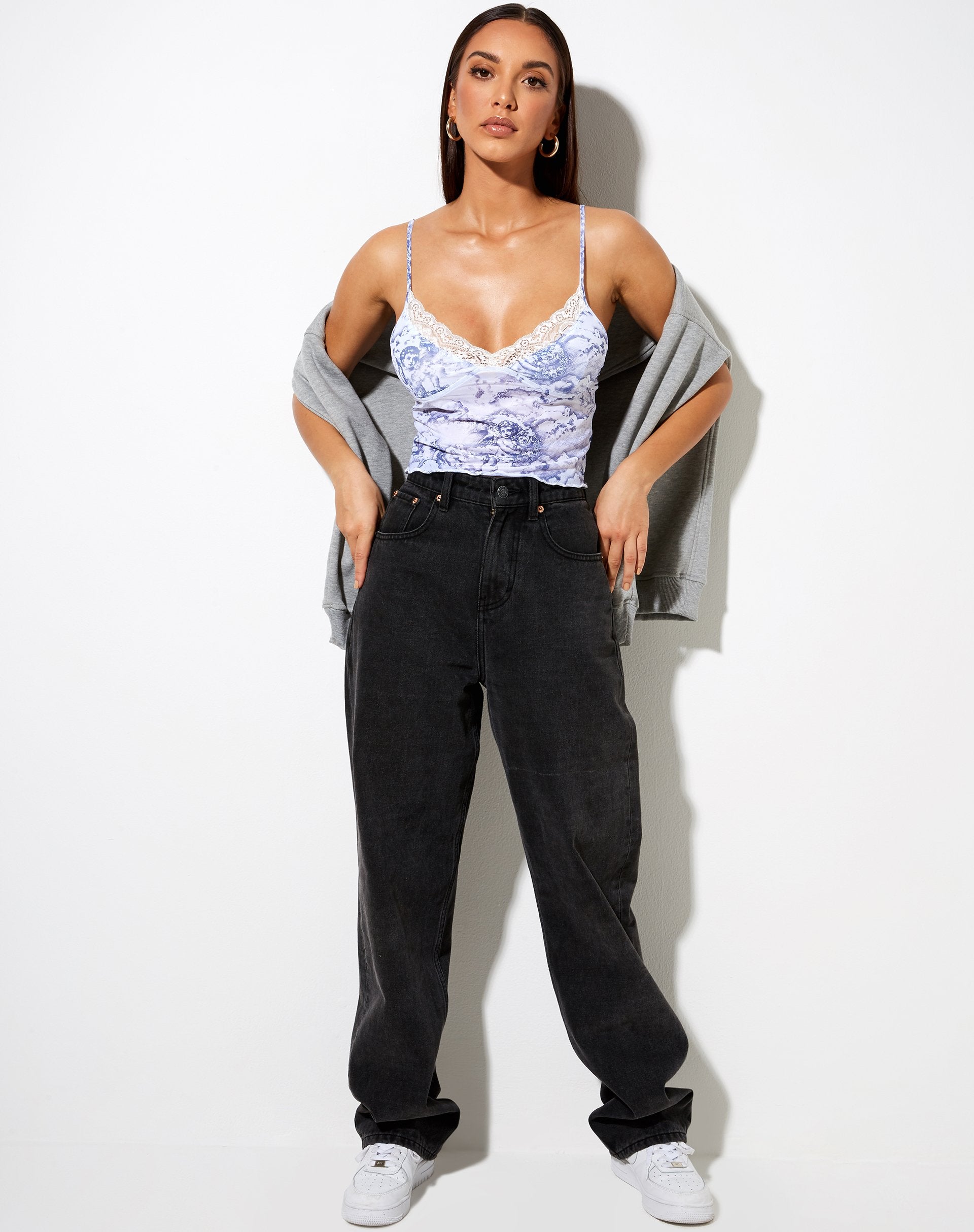 Bild von Yenika Crop in 20s Cherub Weiß und Blau