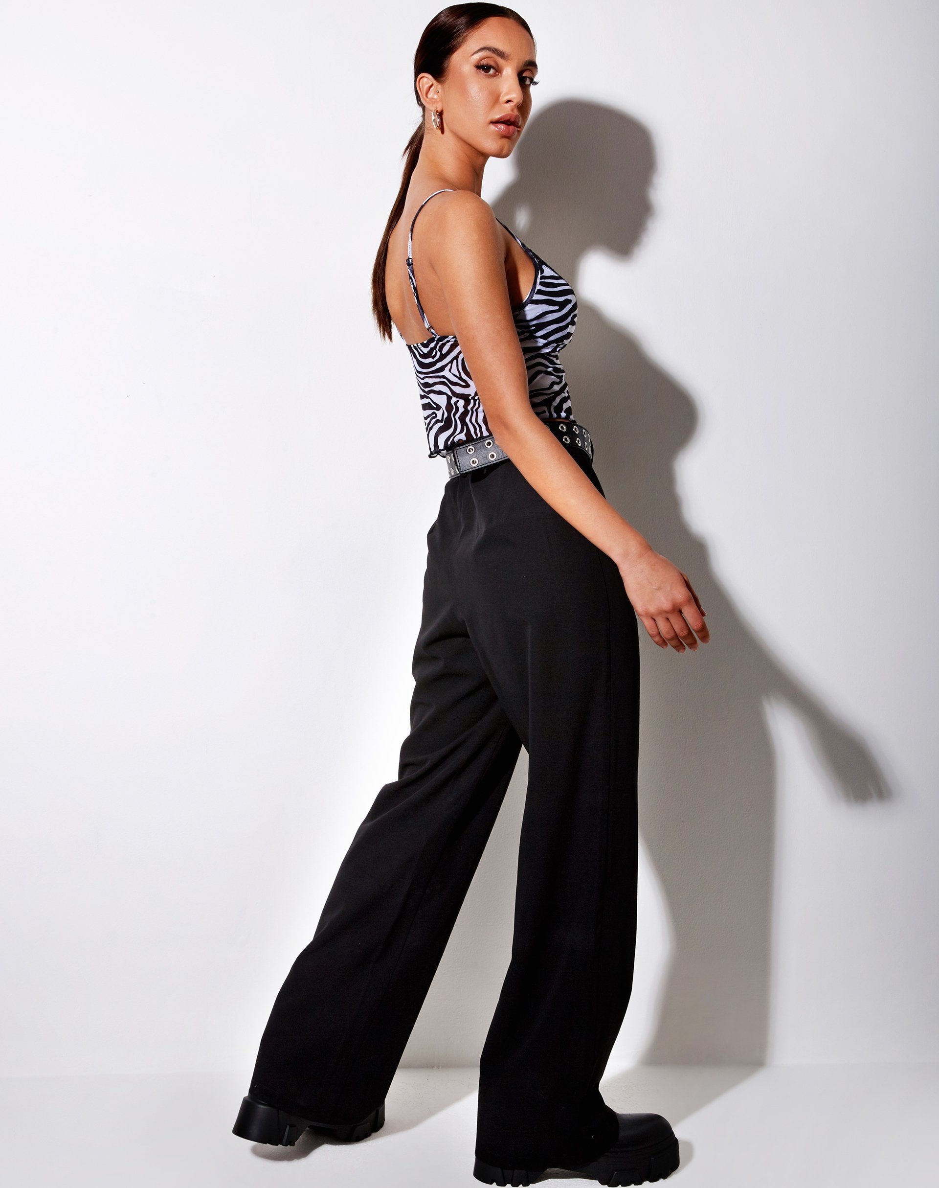 Bild von Yenika Crop Top in Wavey Zebra Schwarz und Weiß mit Spitze