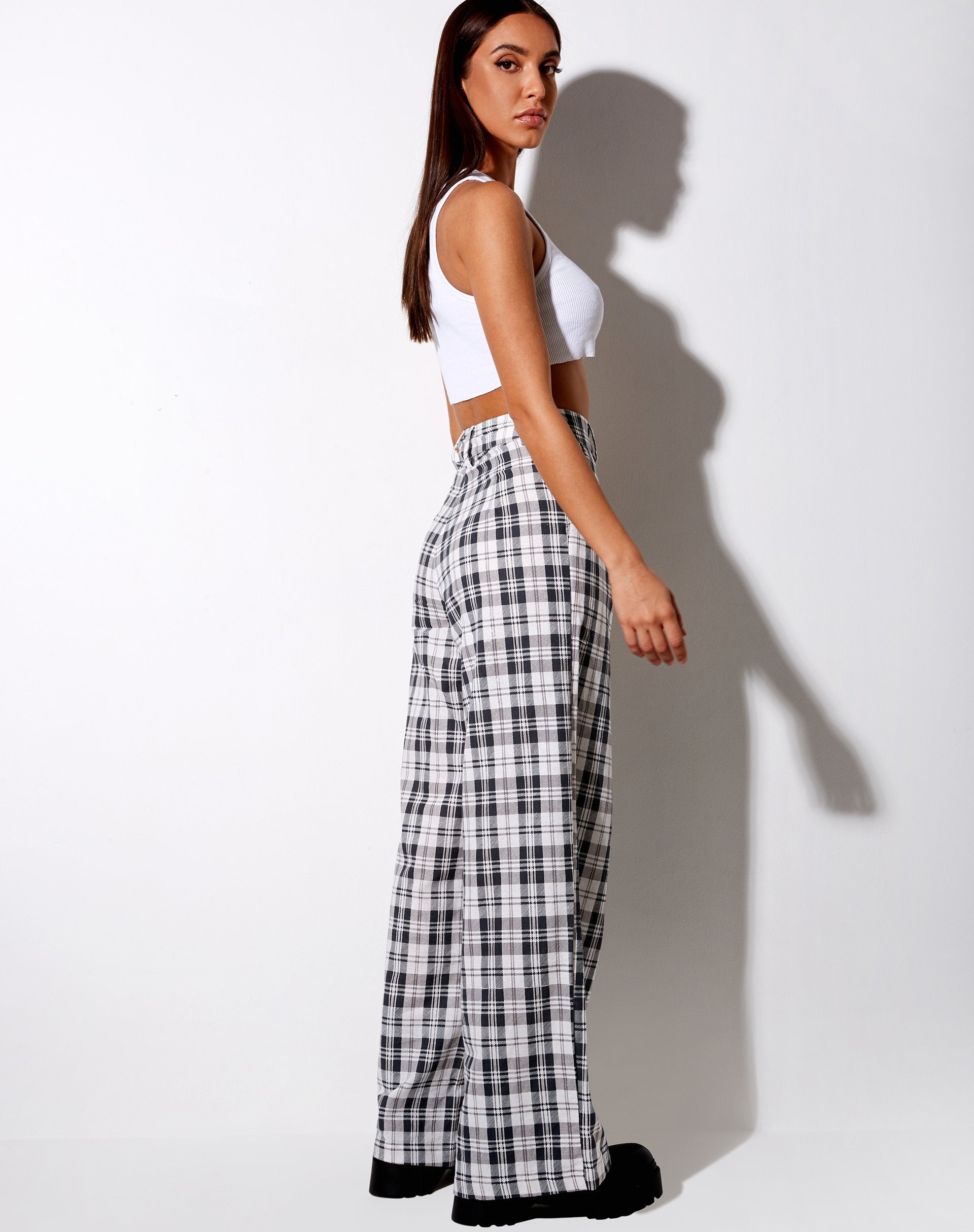 Bild von Yeva Hose in Checking Out Grau