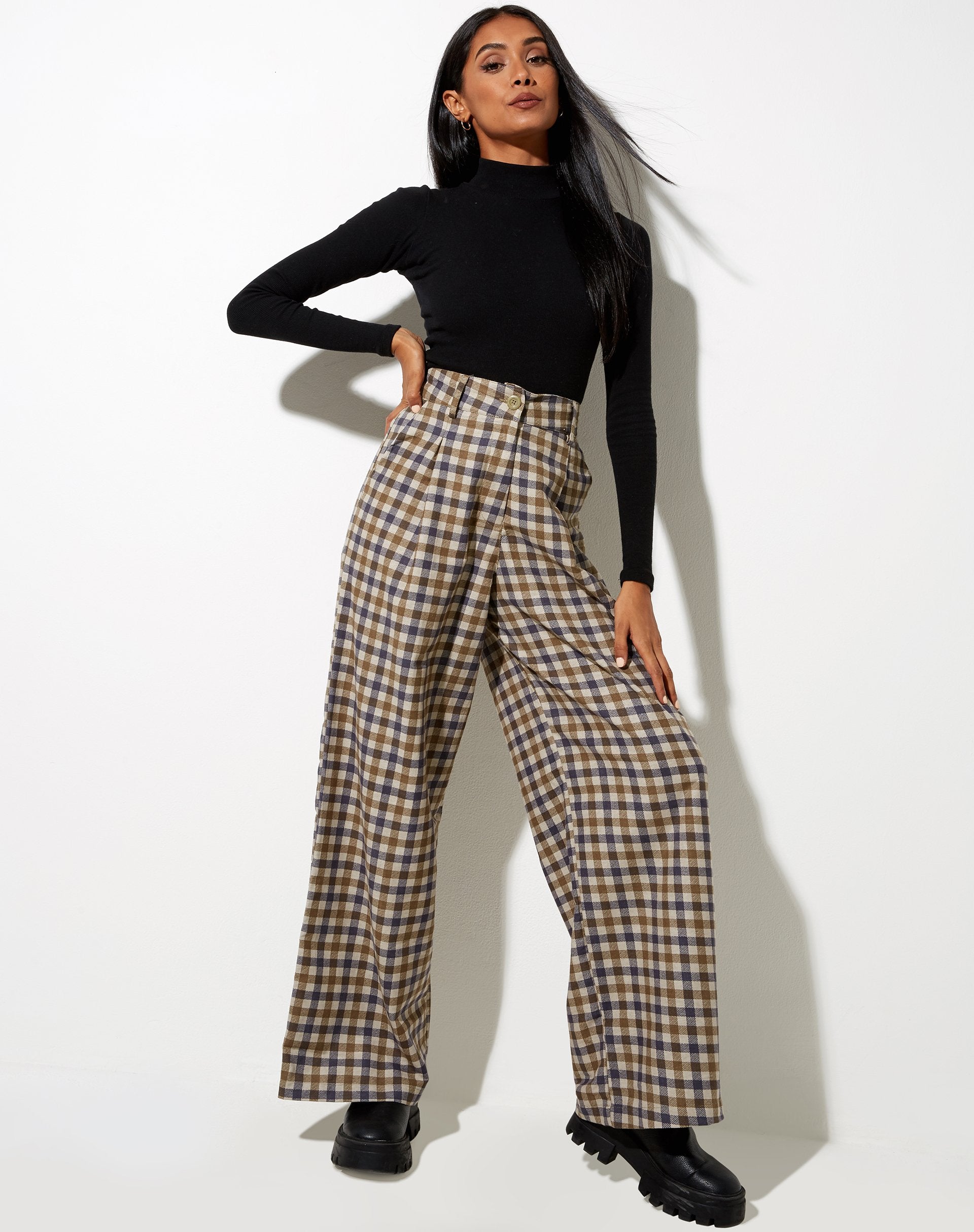 Bild von Yeva Hose in 40s Check Tan