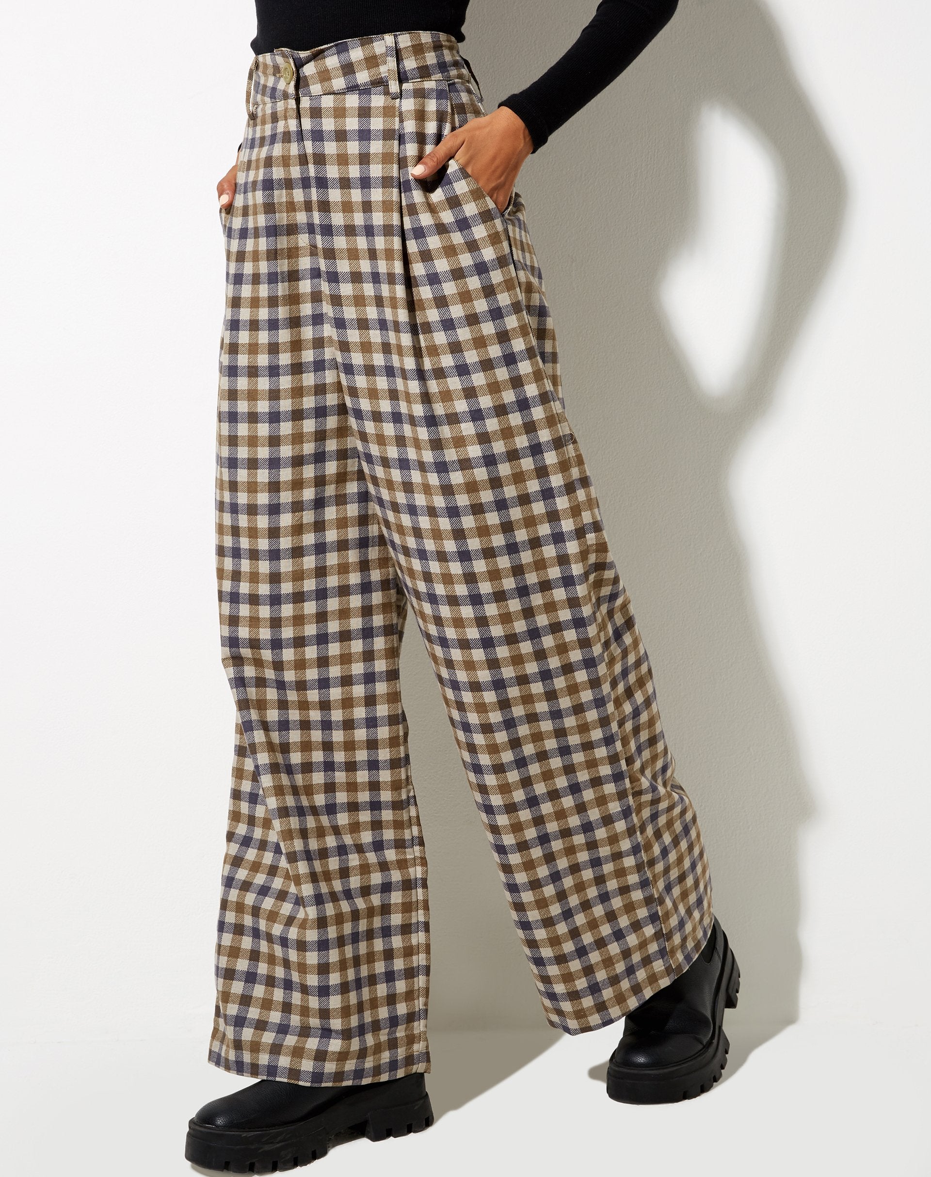 Bild von Yeva Hose in 40s Check Tan