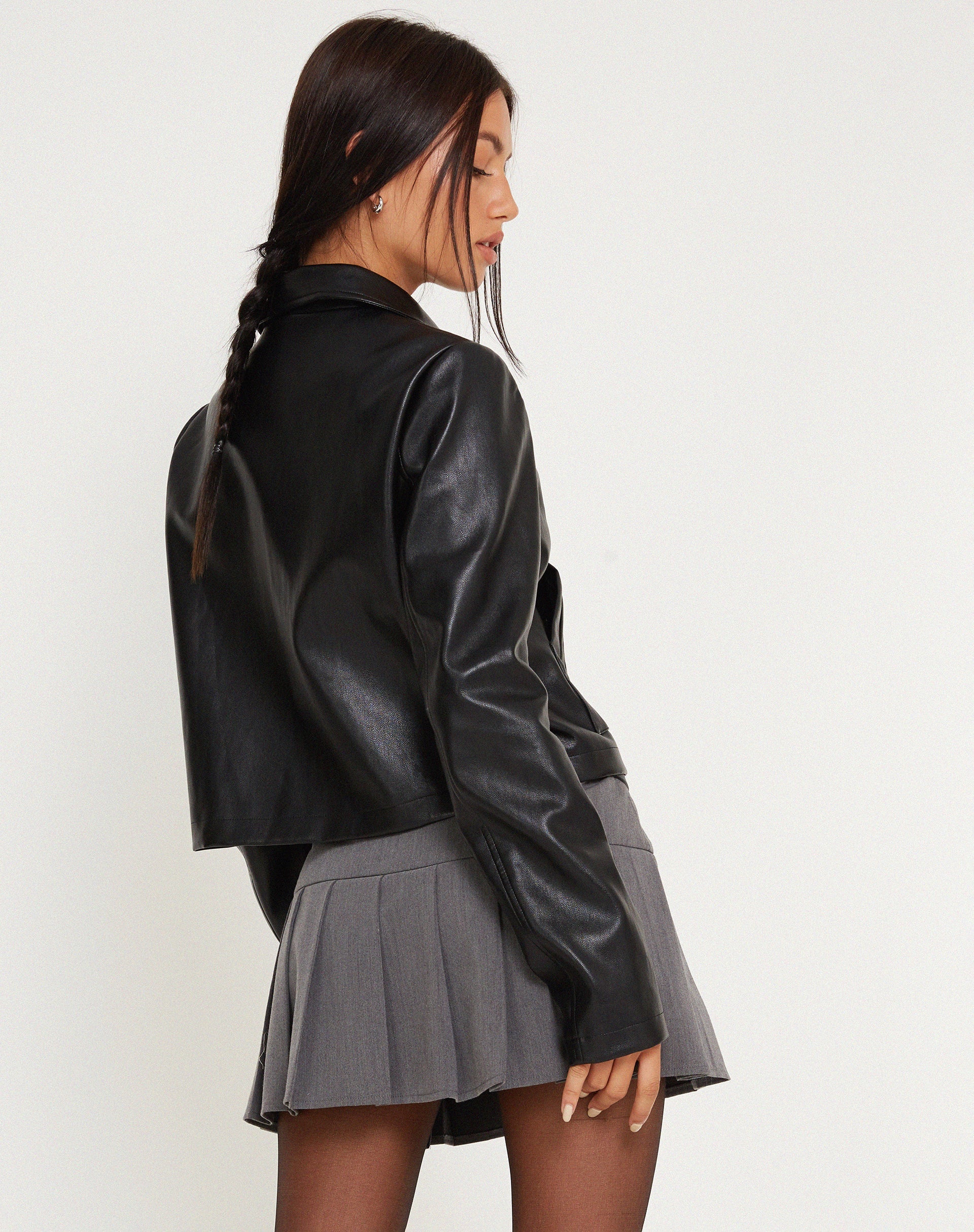 Abbildung der Yonde Zip Up Jacke in PU Schwarz